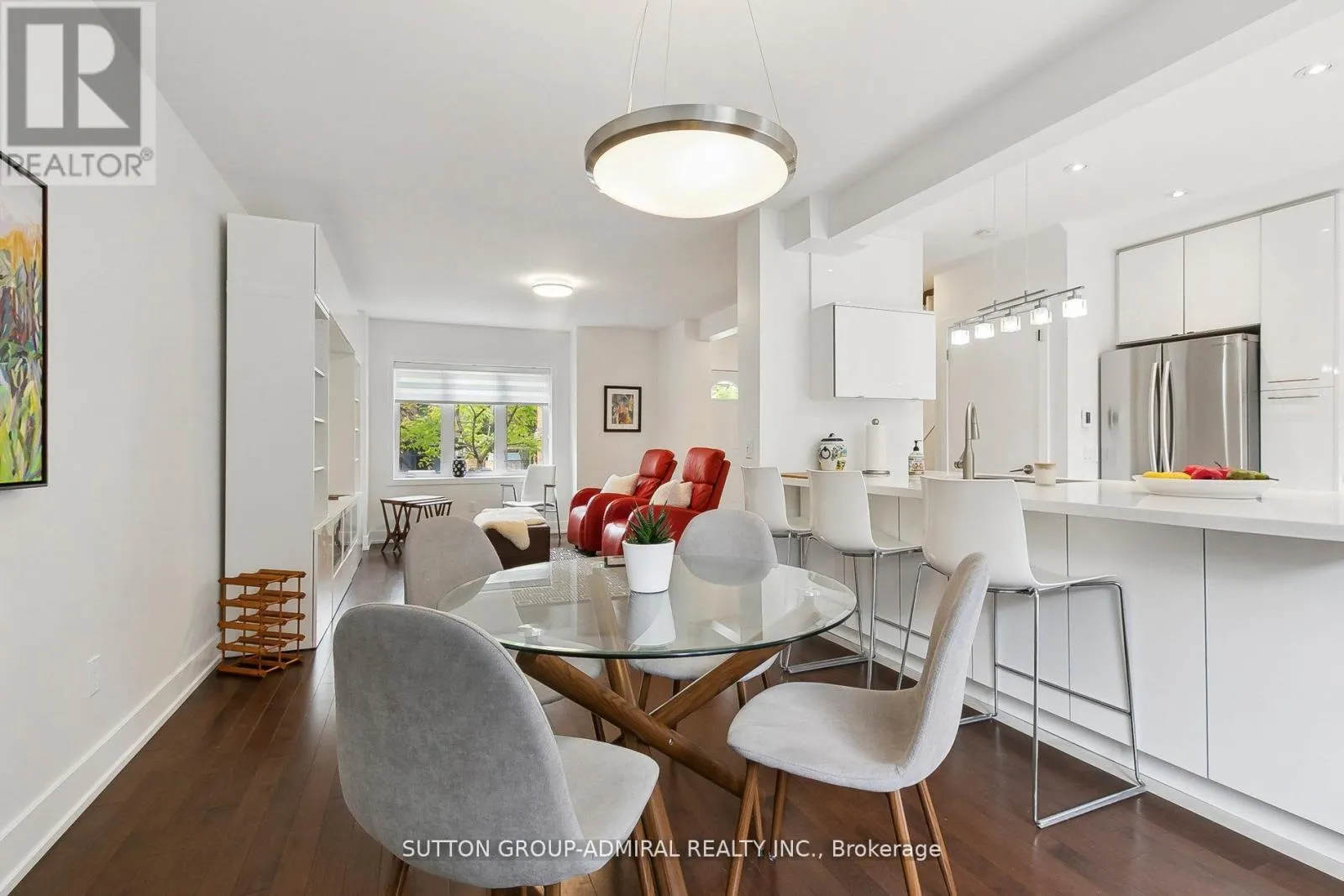 34 ELVINA GARDENS