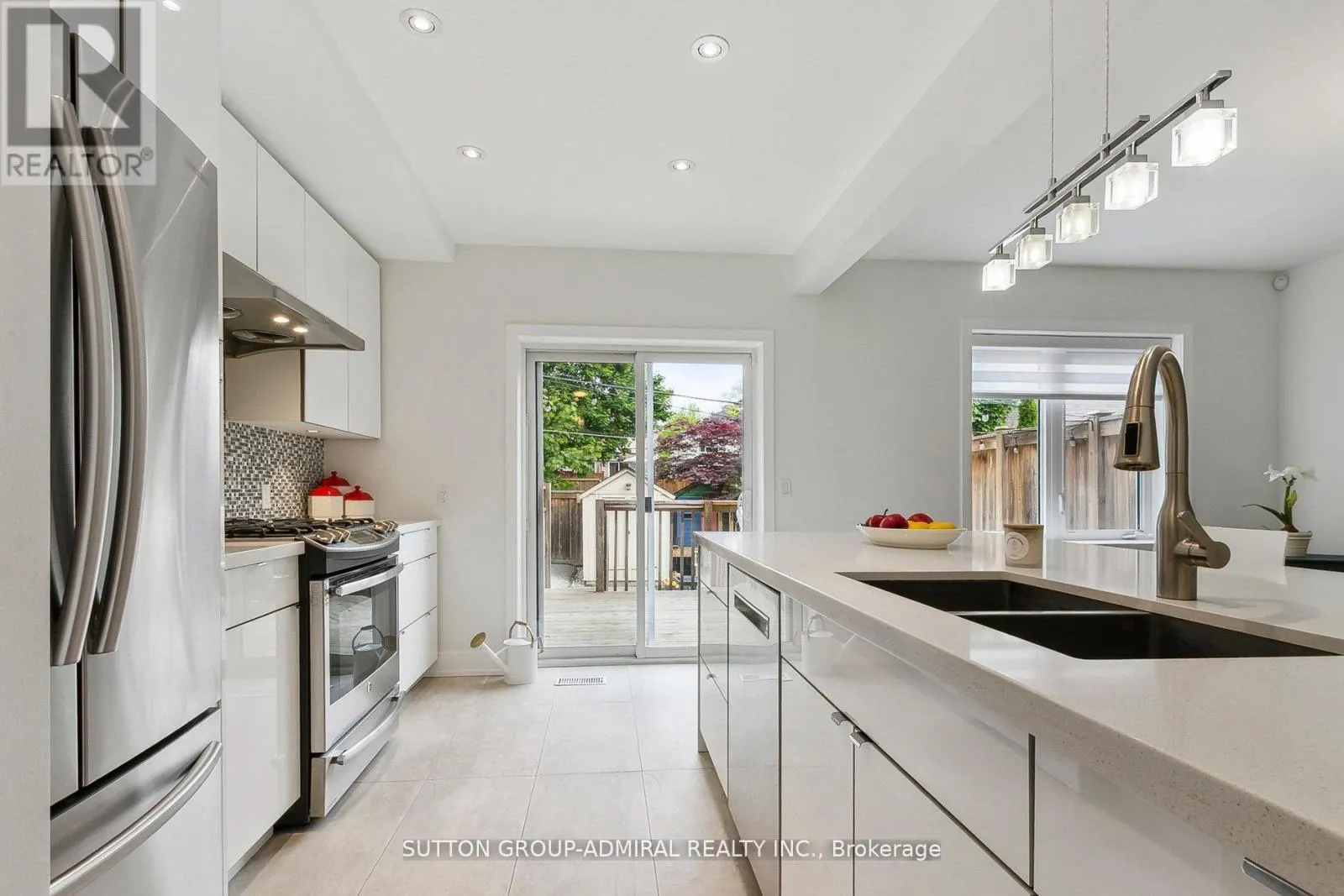 34 ELVINA GARDENS