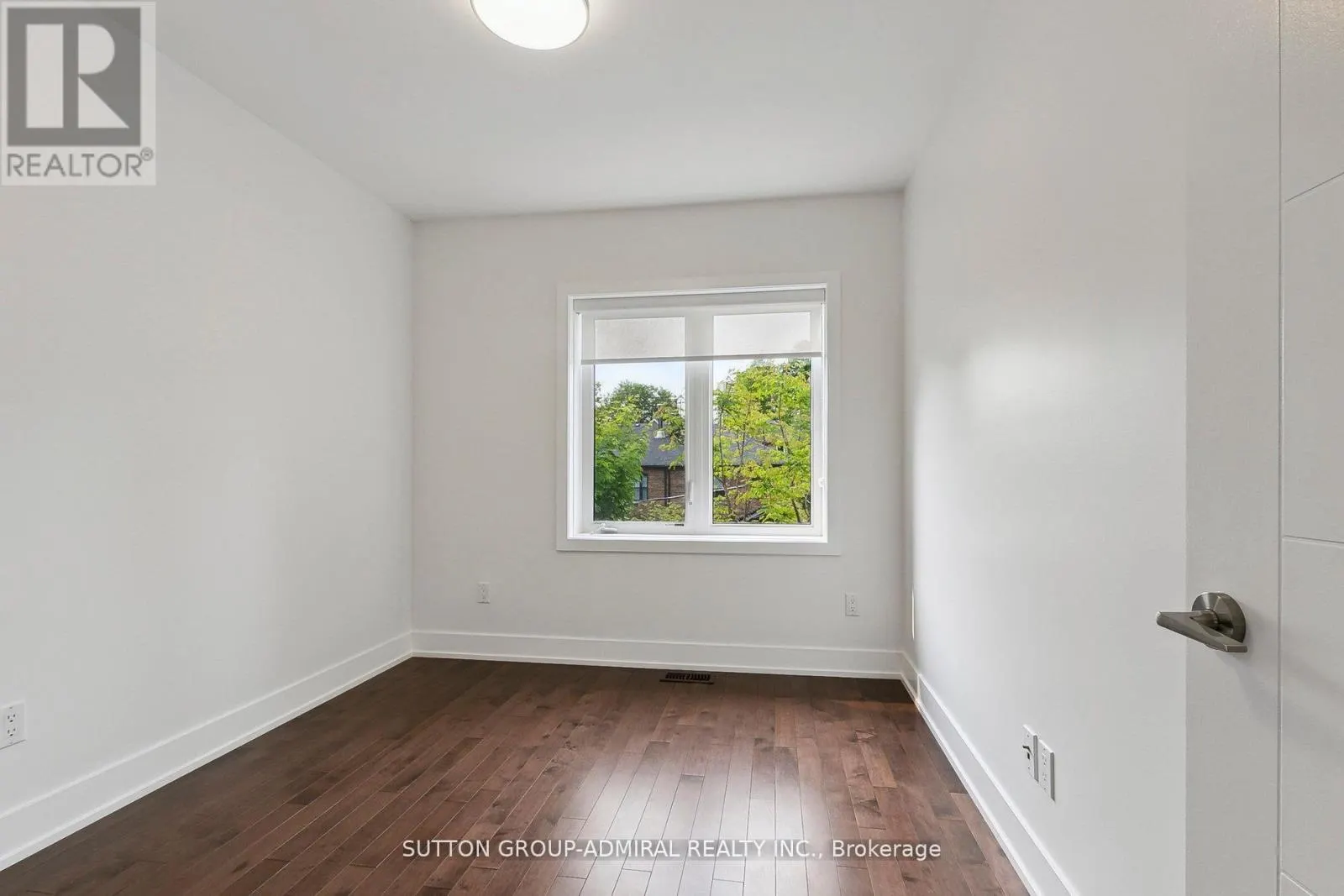 34 ELVINA GARDENS