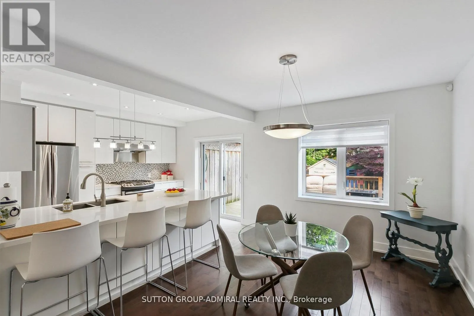 34 ELVINA GARDENS