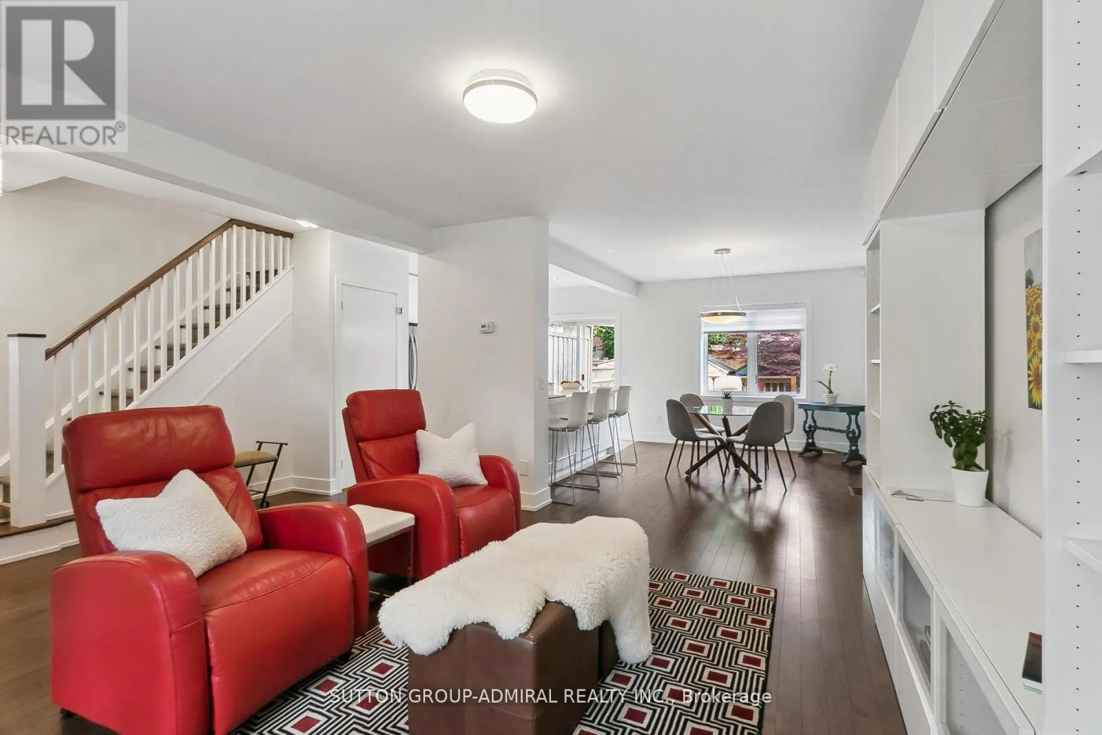 34 ELVINA GARDENS