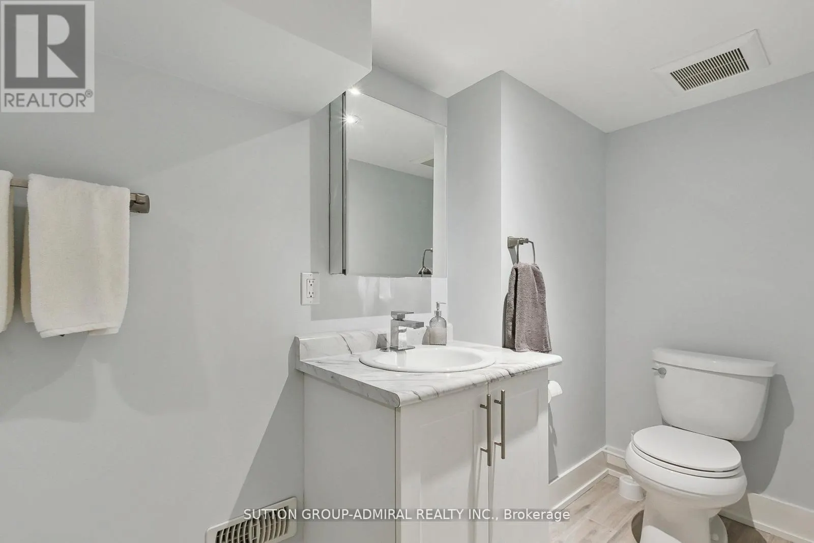 34 ELVINA GARDENS