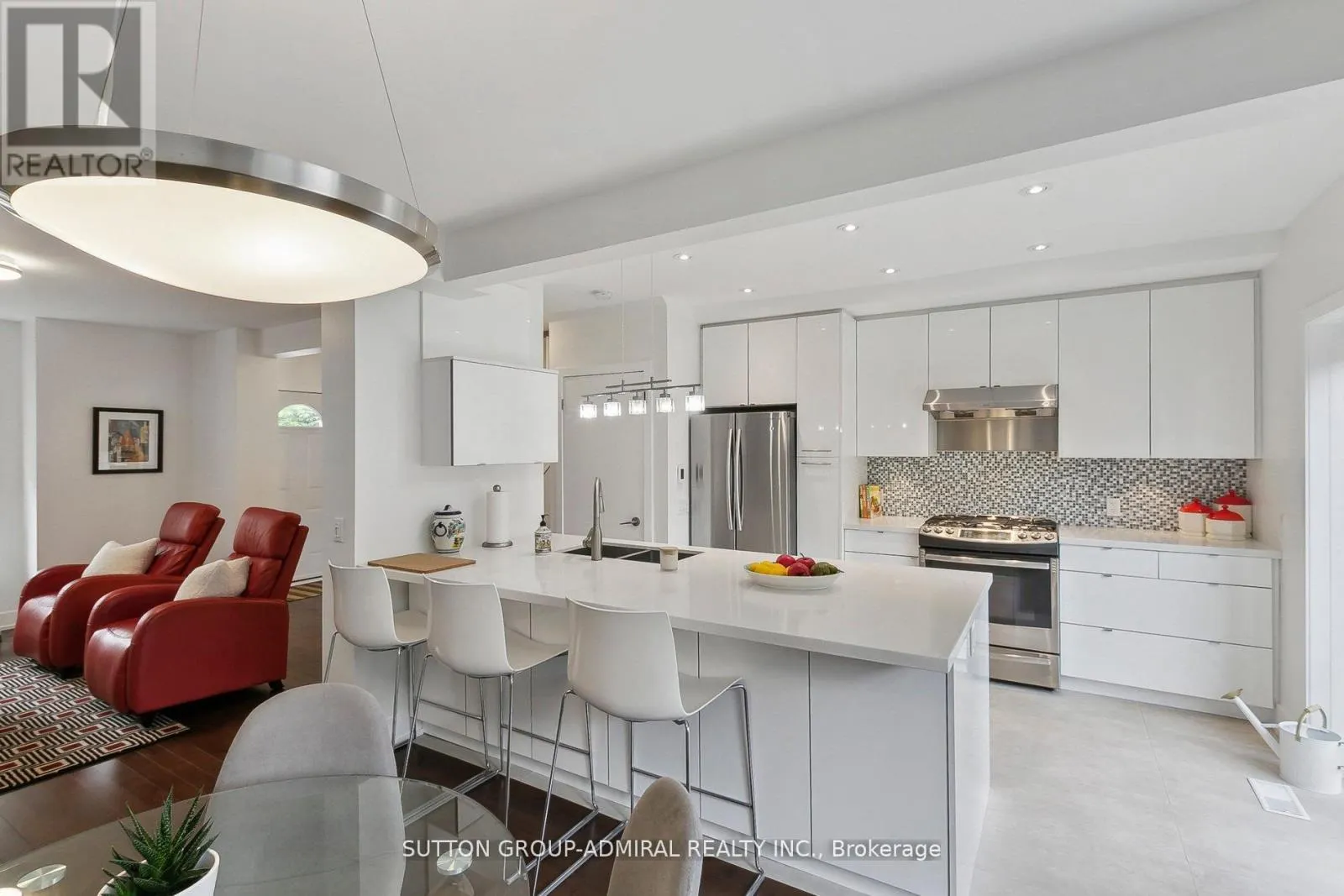 34 ELVINA GARDENS