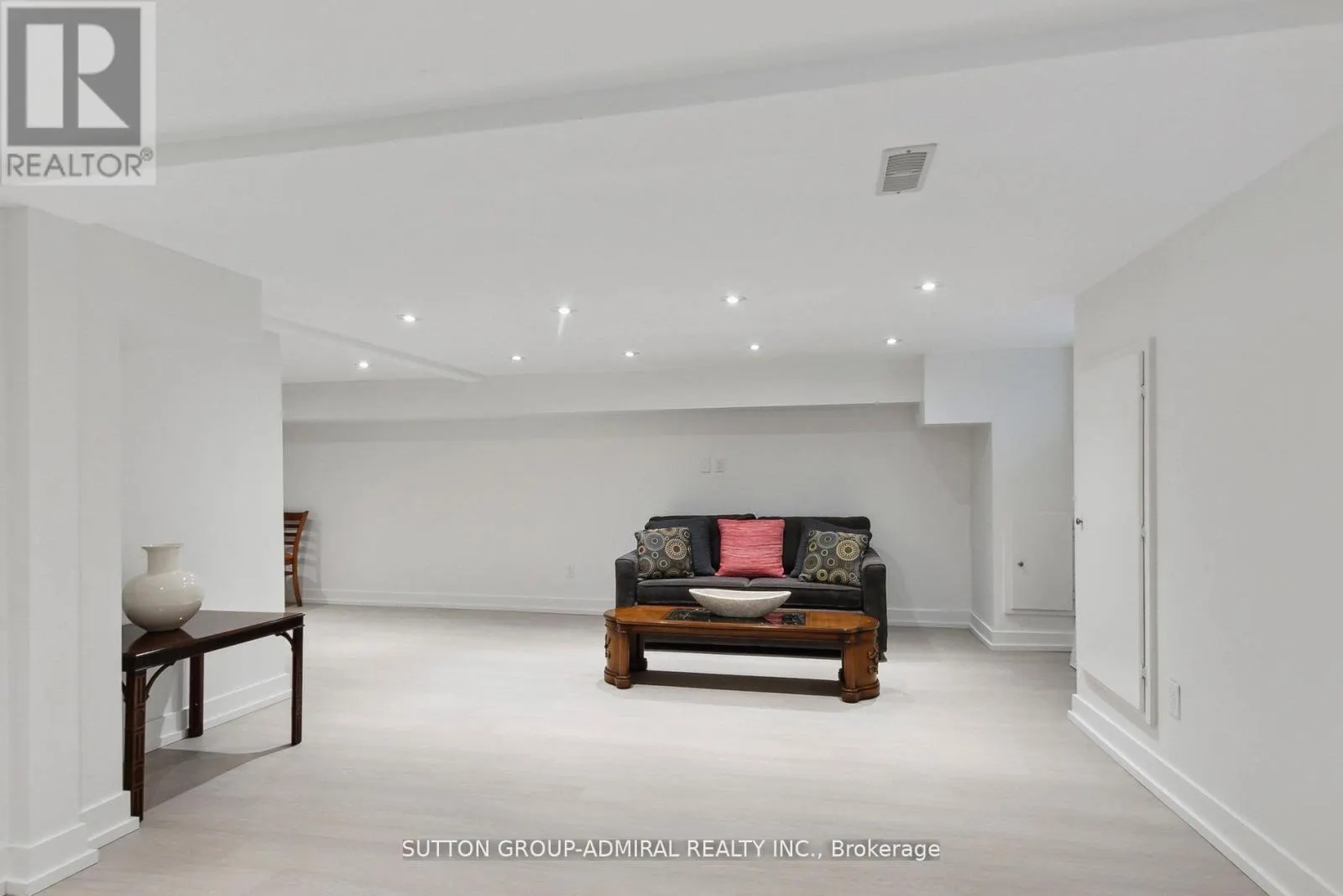 34 ELVINA GARDENS