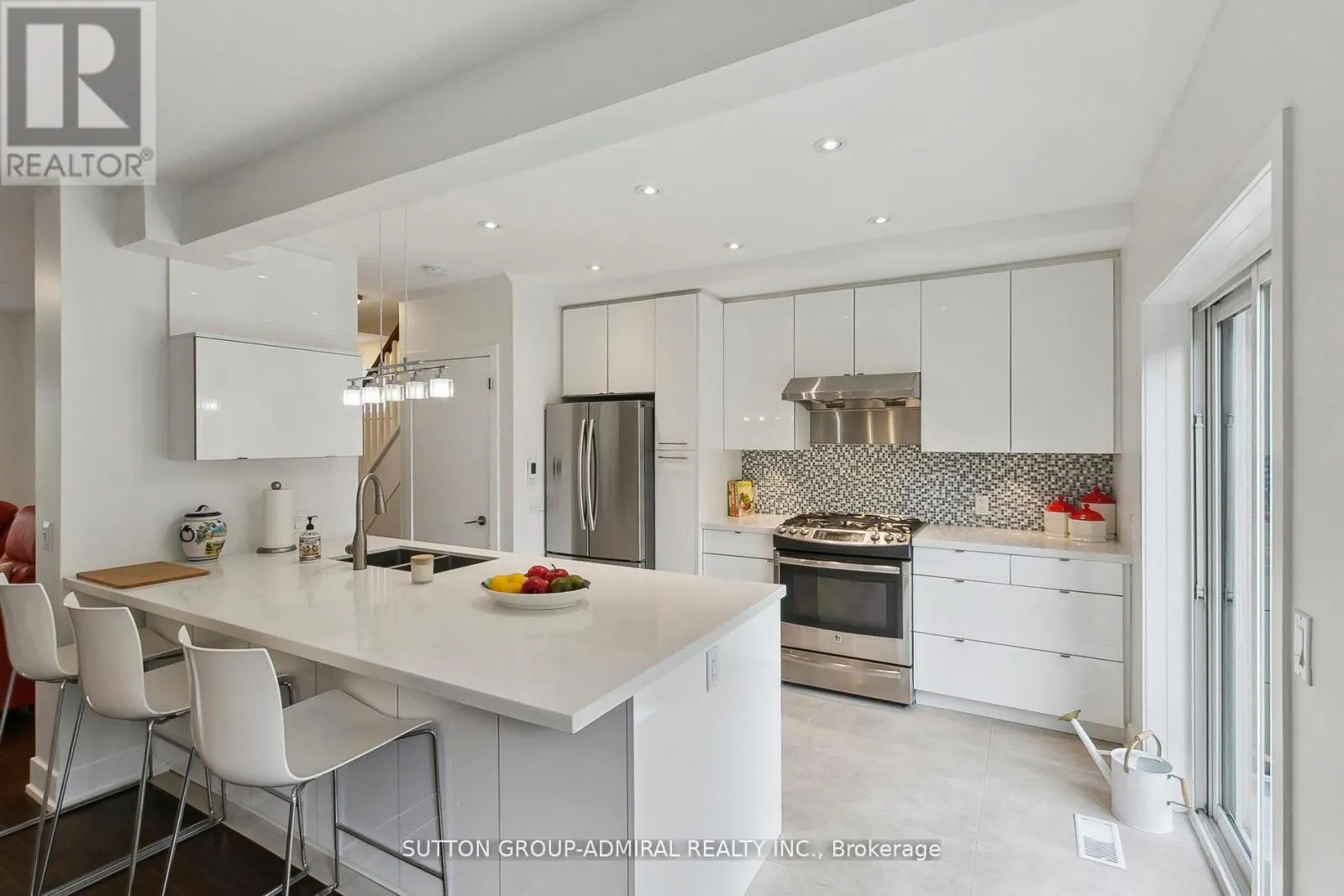 34 ELVINA GARDENS