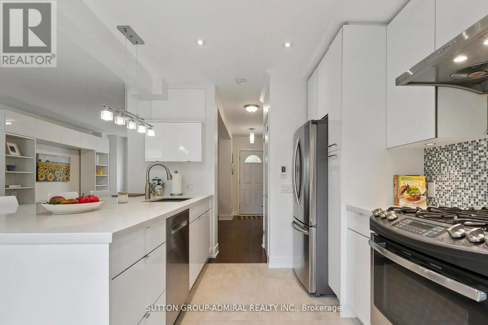 34 ELVINA GARDENS