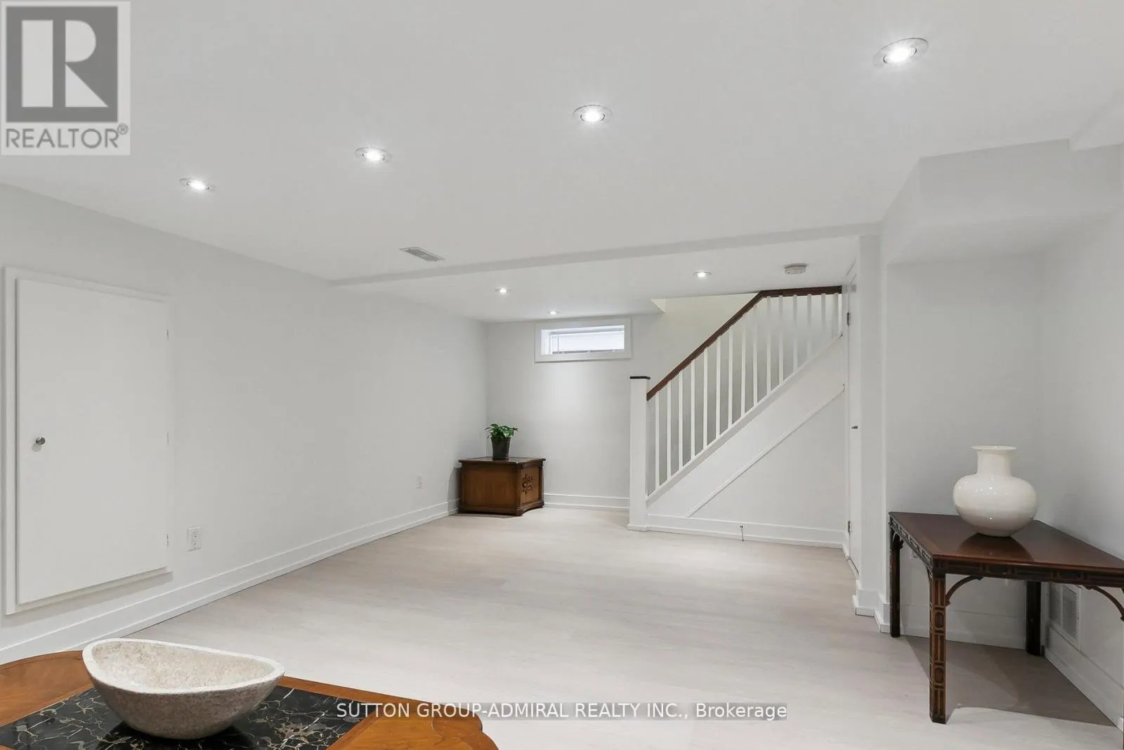 34 ELVINA GARDENS