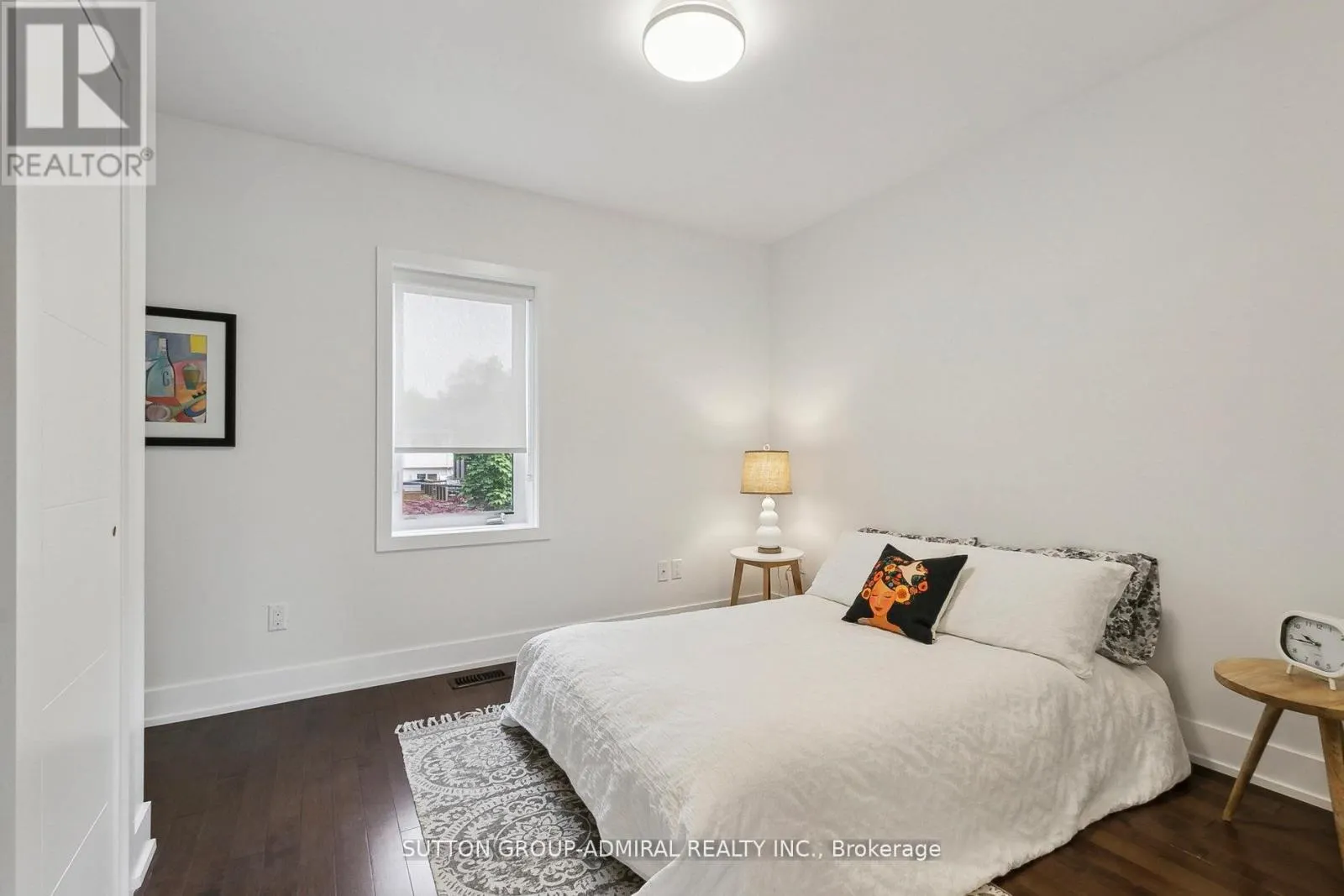 34 ELVINA GARDENS