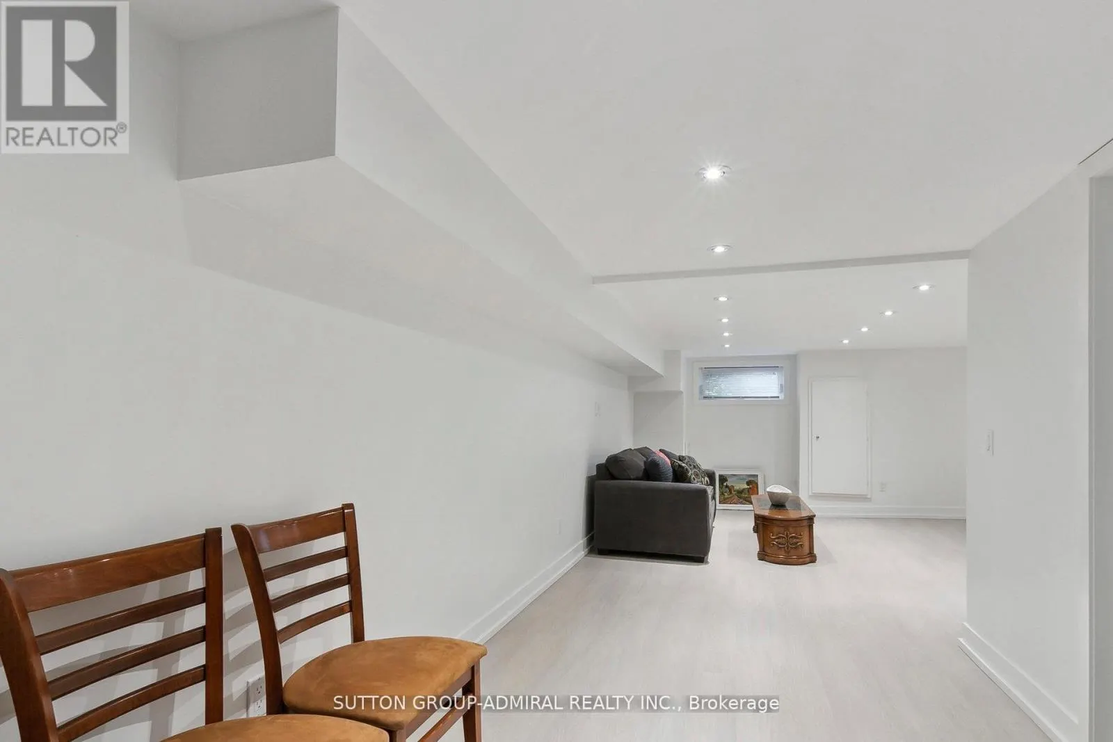 34 ELVINA GARDENS