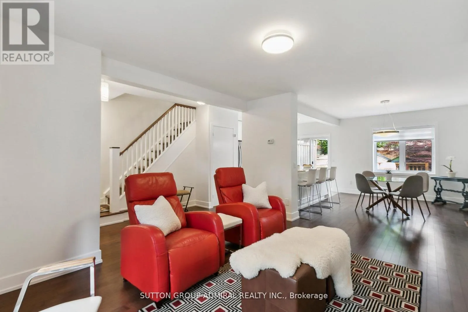 34 ELVINA GARDENS
