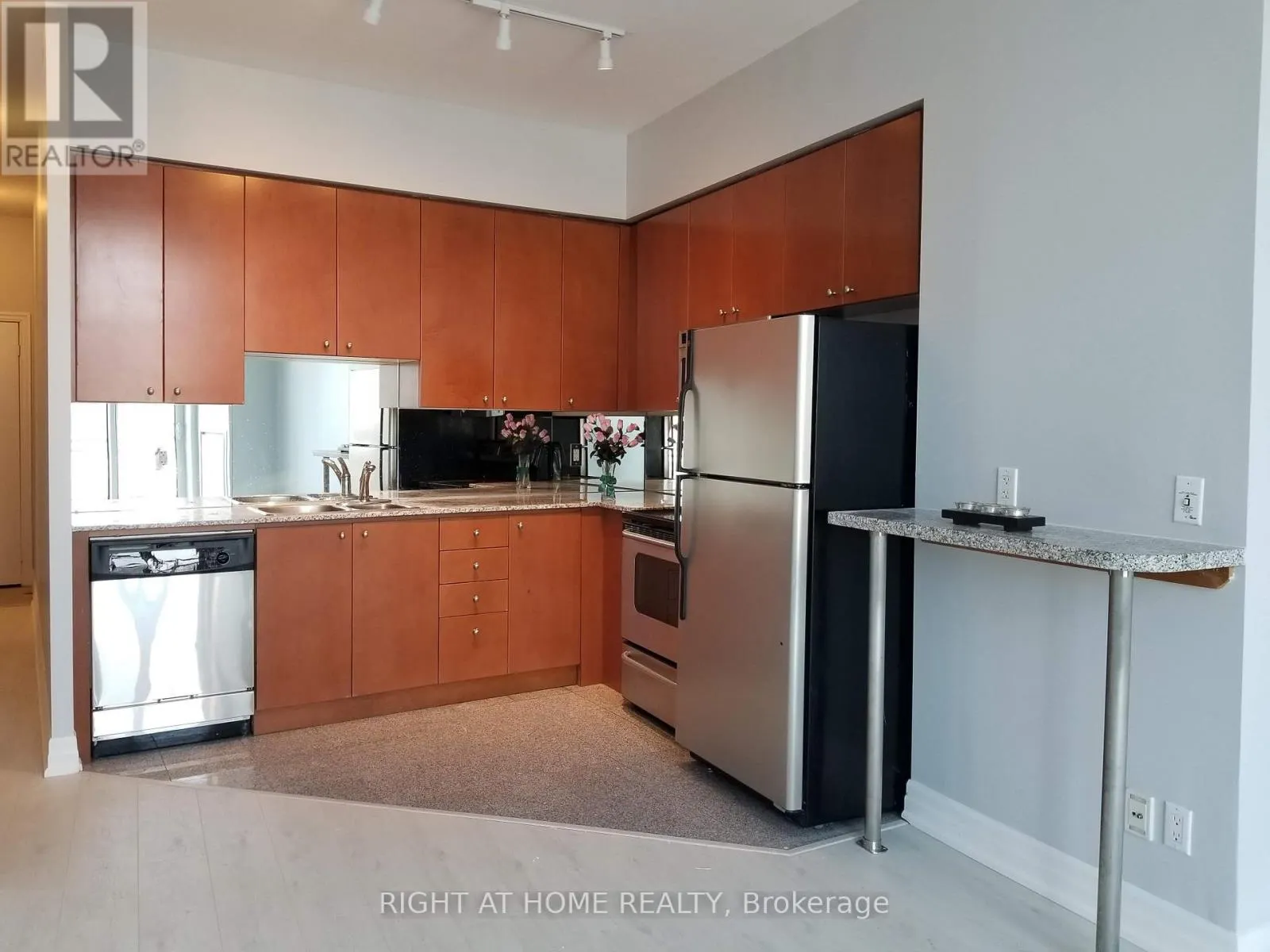 PH207 - 8 SCOLLARD STREET