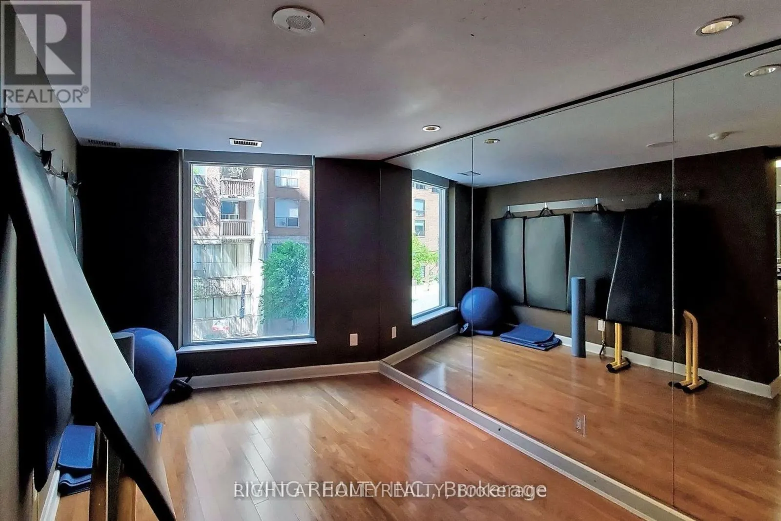 PH207 - 8 SCOLLARD STREET