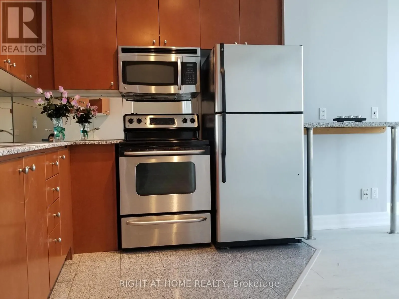 PH207 - 8 SCOLLARD STREET