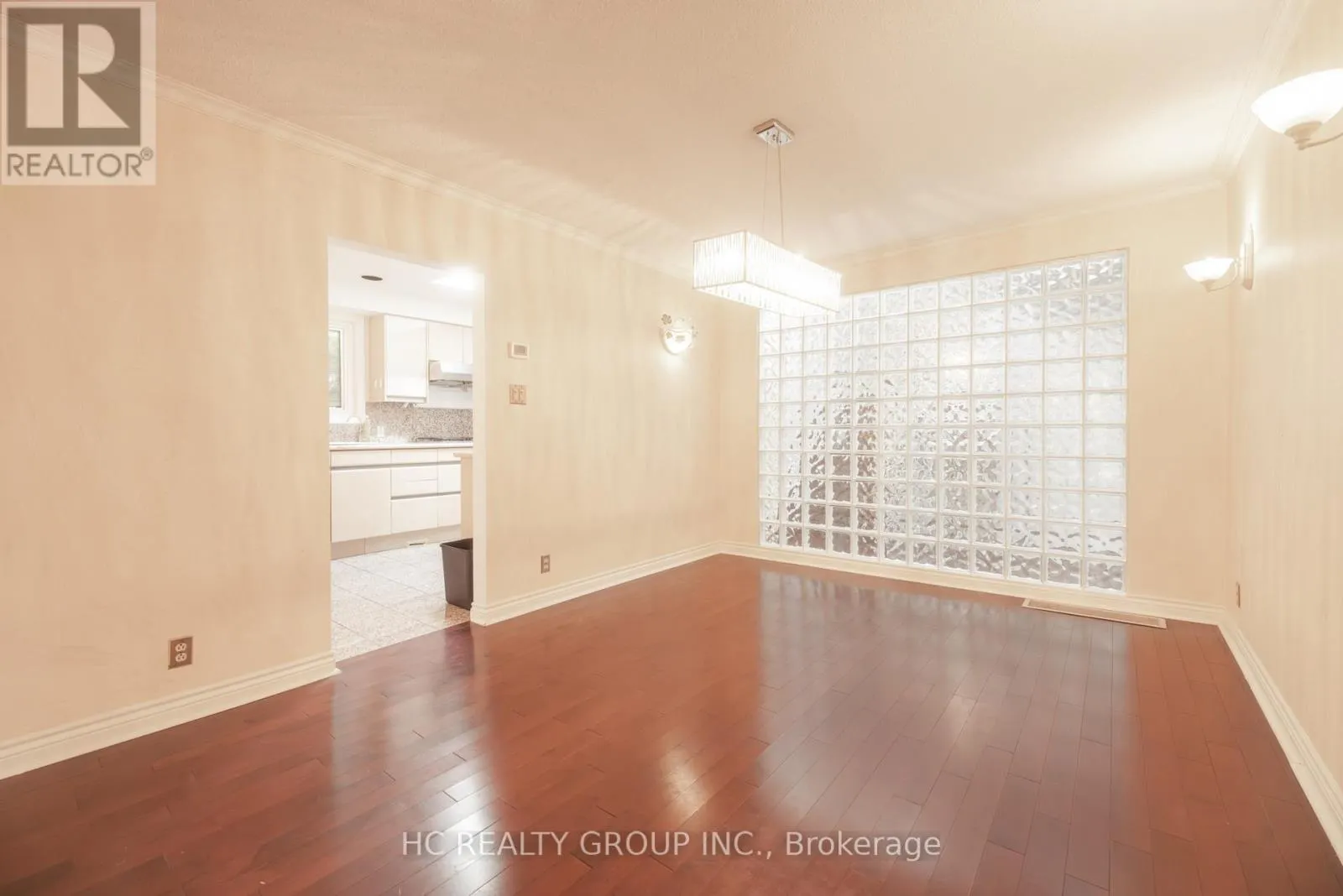 39 DALLINGTON DRIVE