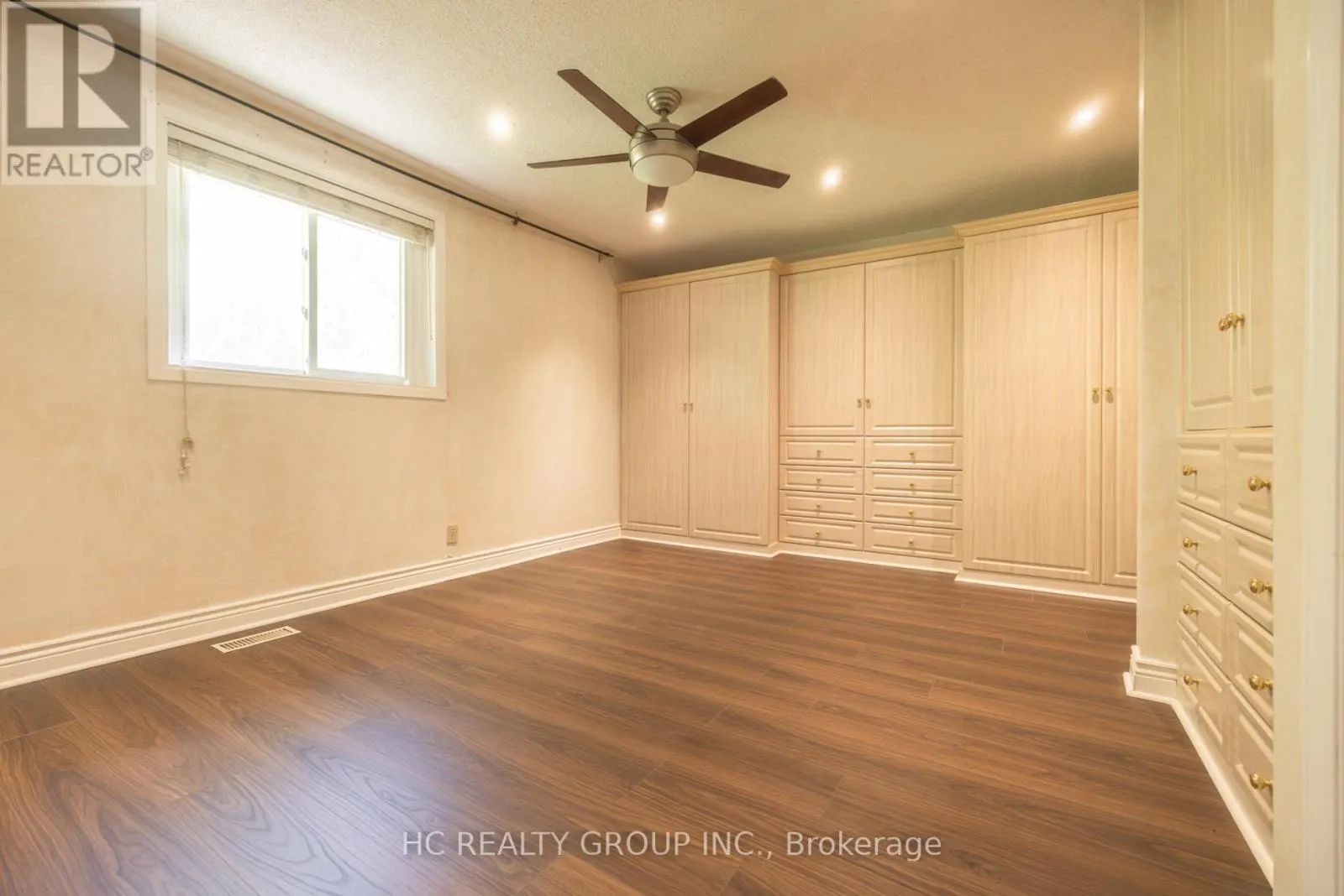 39 DALLINGTON DRIVE