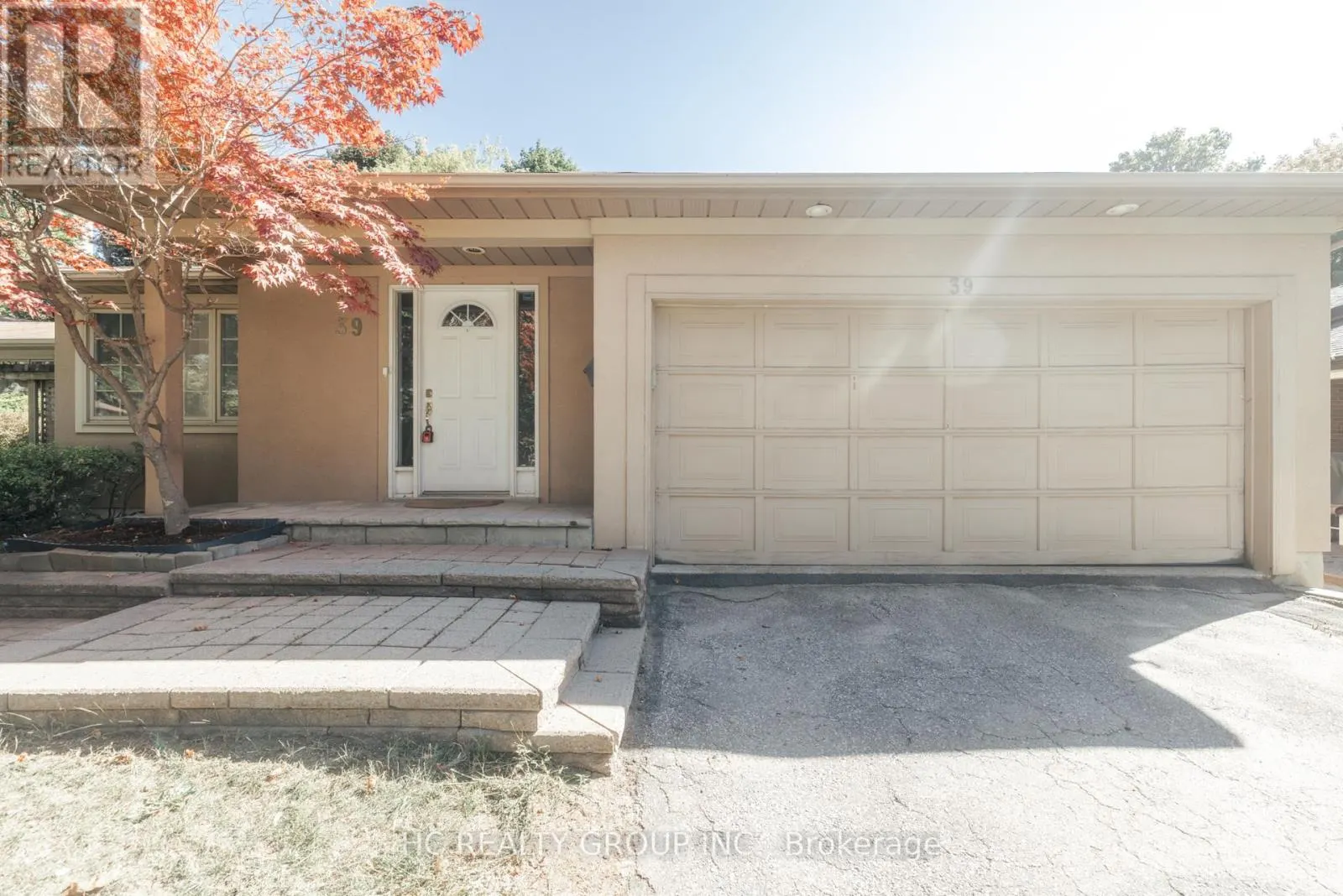 39 DALLINGTON DRIVE