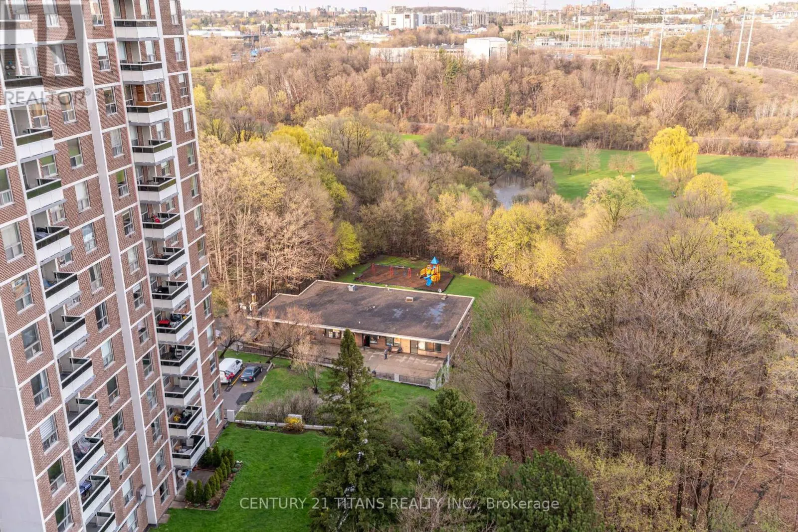 1510 - 5 SHADY GOLFWAY