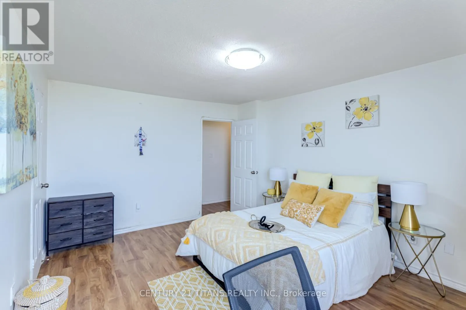 1510 - 5 SHADY GOLFWAY