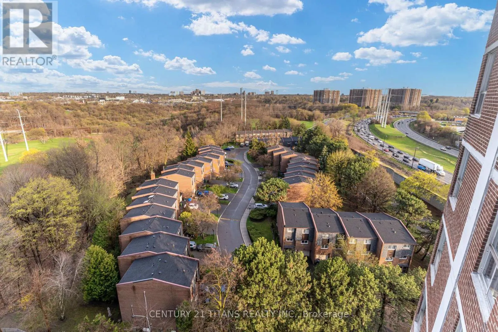 1510 - 5 SHADY GOLFWAY