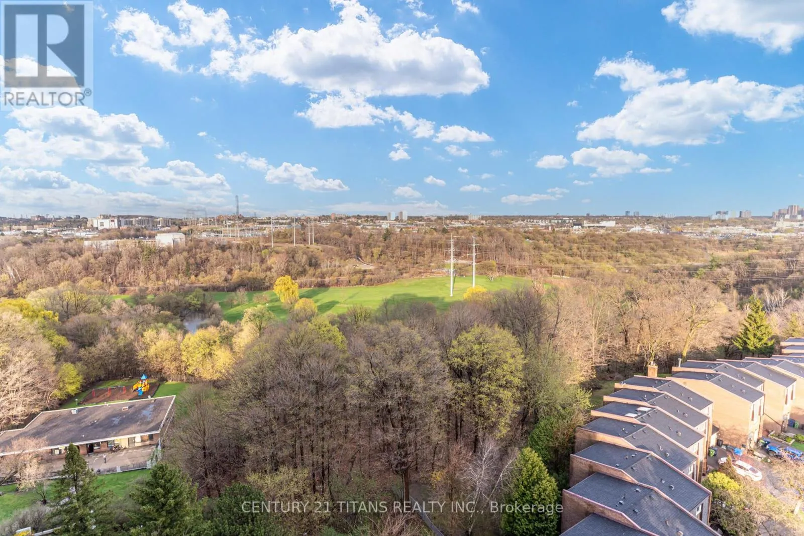 1510 - 5 SHADY GOLFWAY