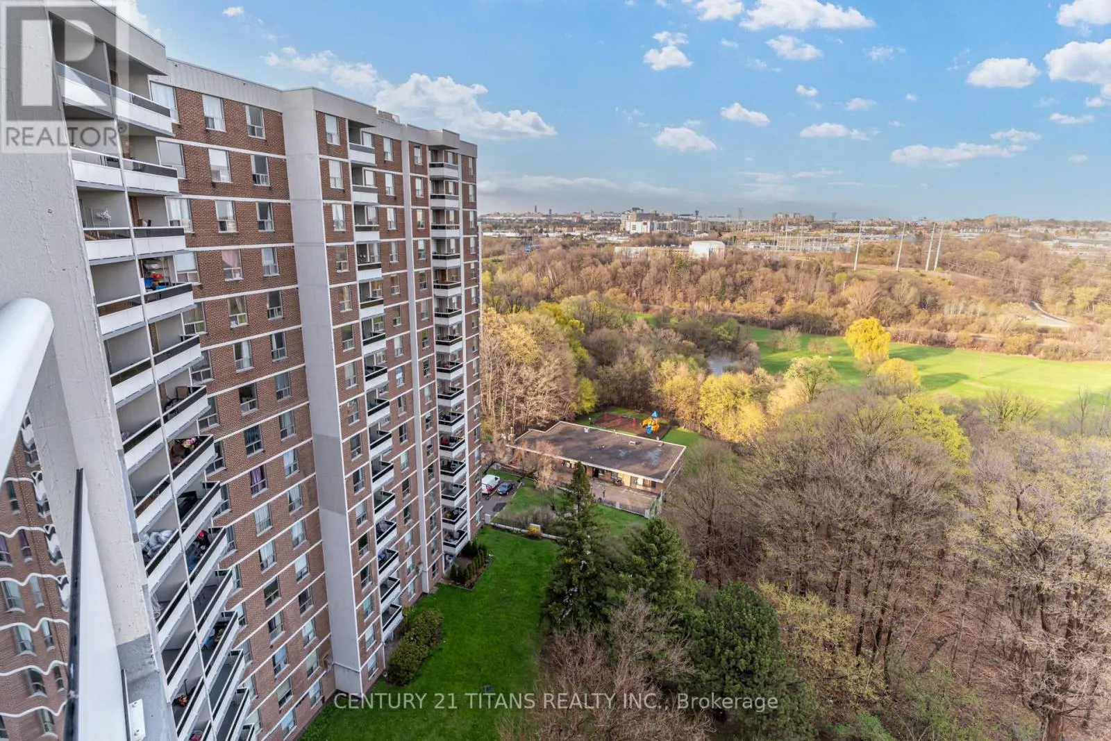 1510 - 5 SHADY GOLFWAY