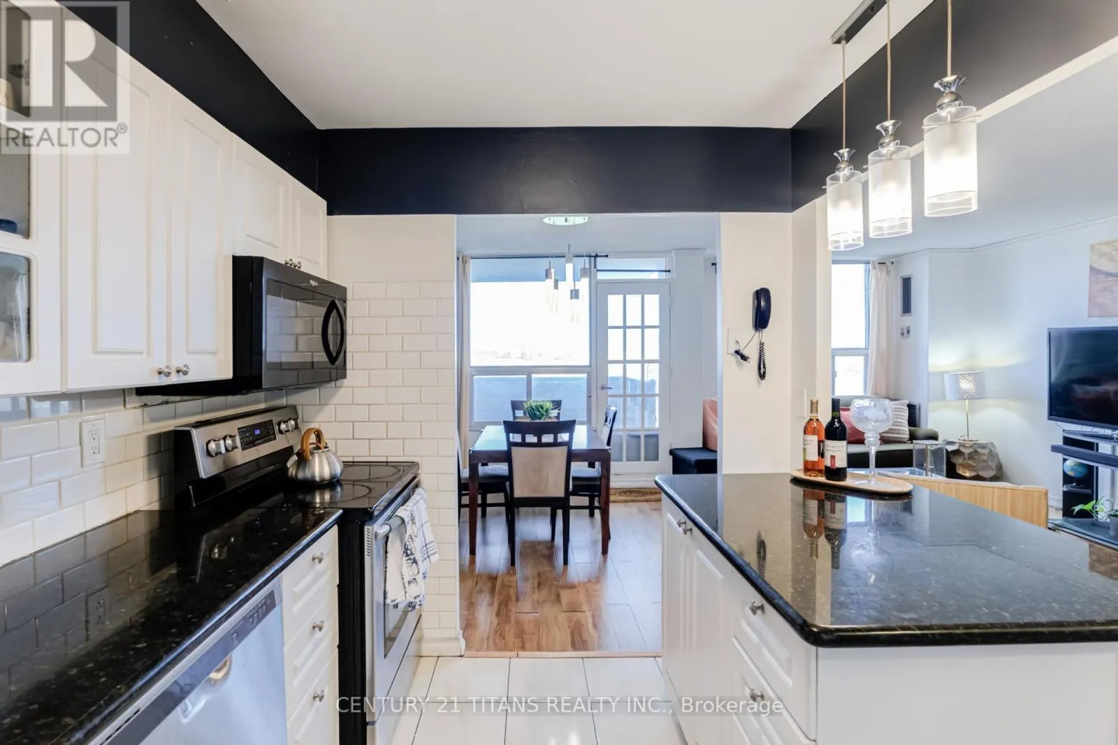 1510 - 5 SHADY GOLFWAY