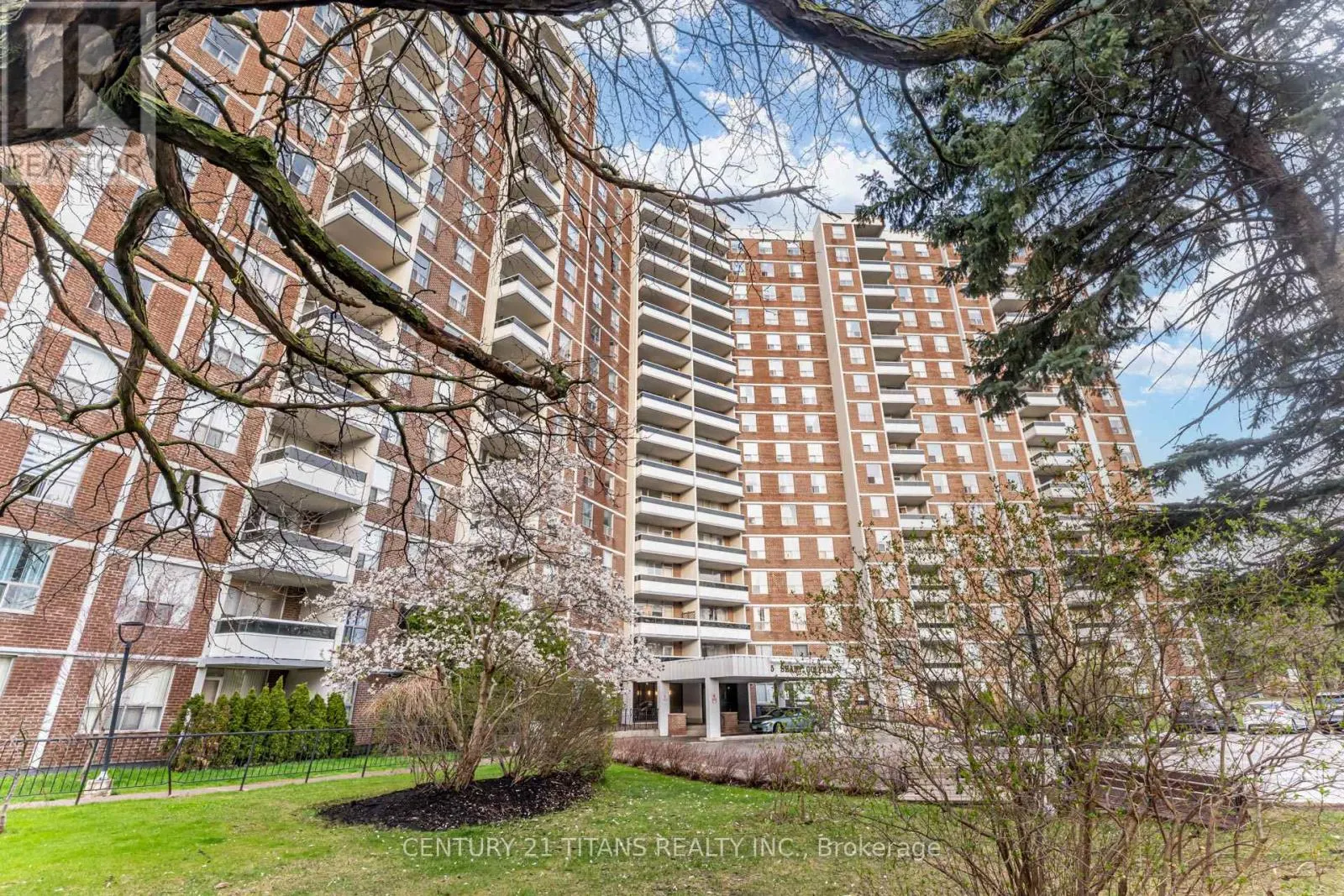 1510 - 5 SHADY GOLFWAY