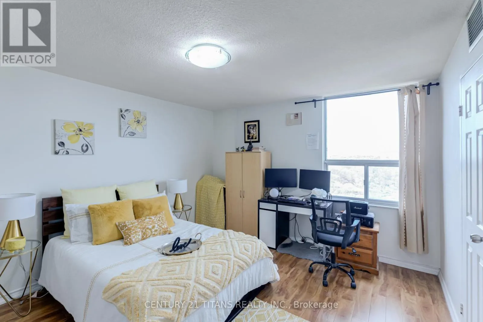 1510 - 5 SHADY GOLFWAY