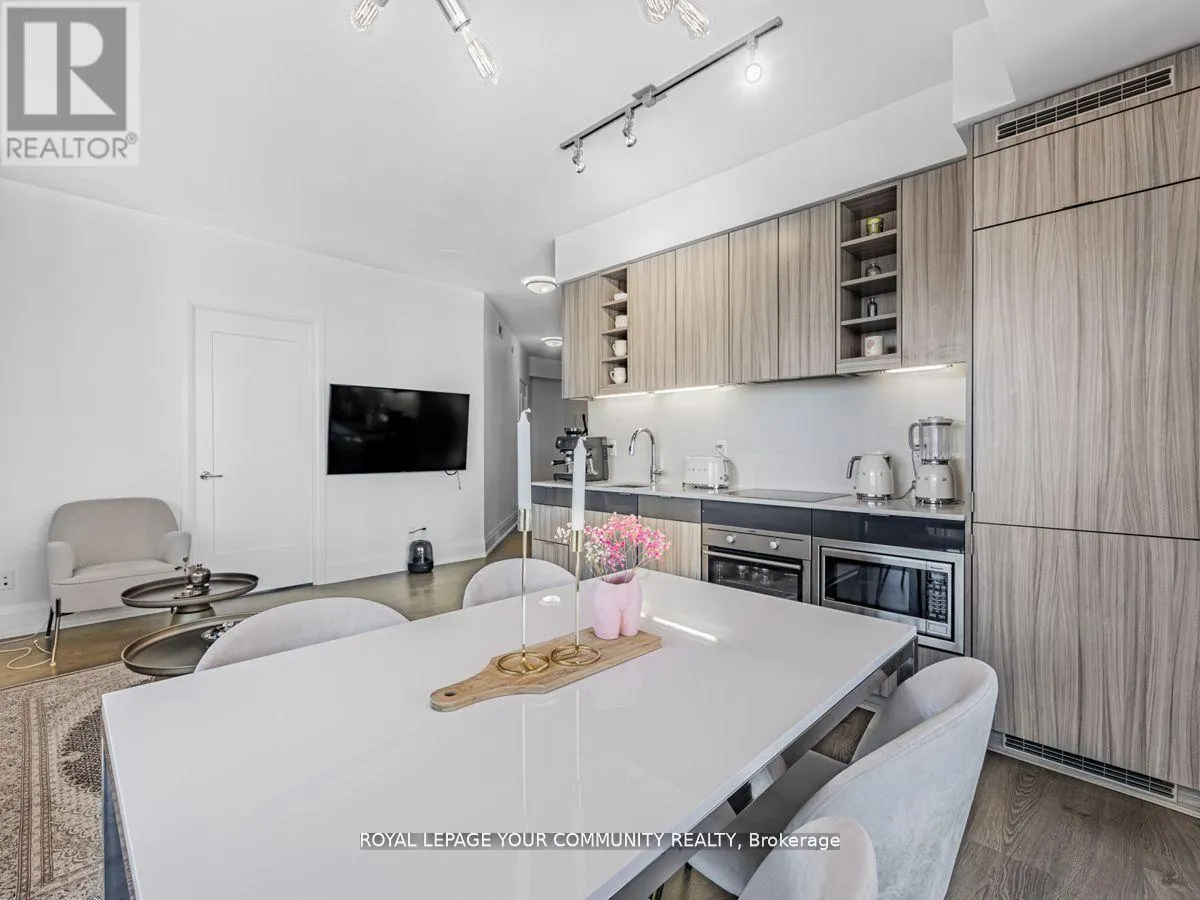 1402 - 101 ERSKINE AVENUE
