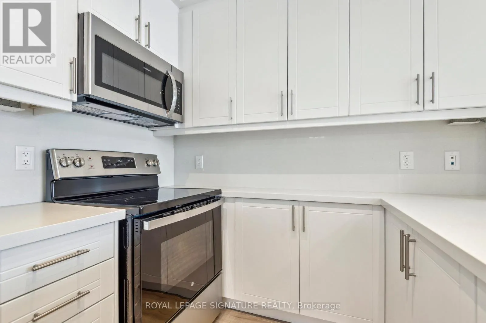 233 - 2885 BAYVIEW AVENUE