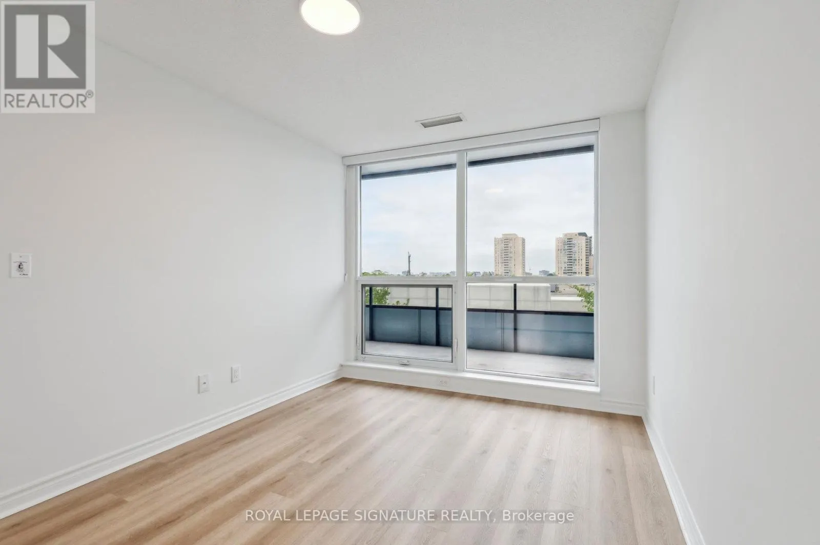 233 - 2885 BAYVIEW AVENUE