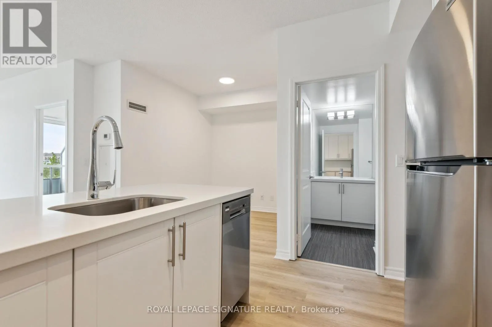 233 - 2885 BAYVIEW AVENUE