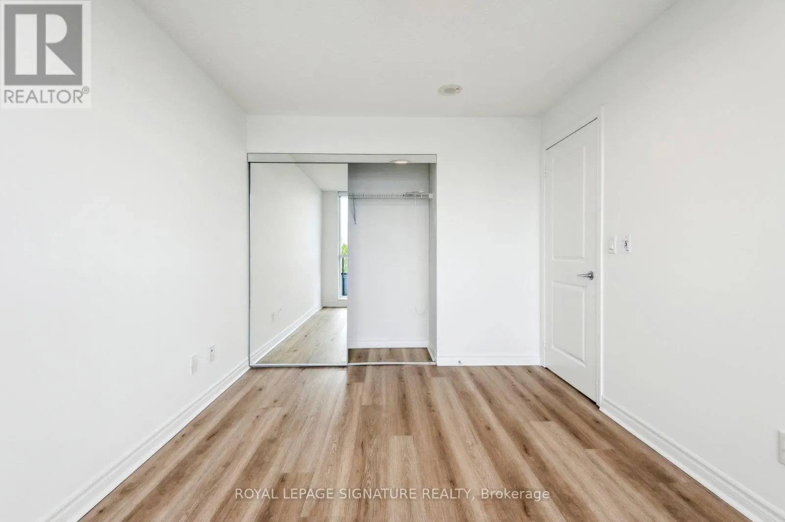 233 - 2885 BAYVIEW AVENUE