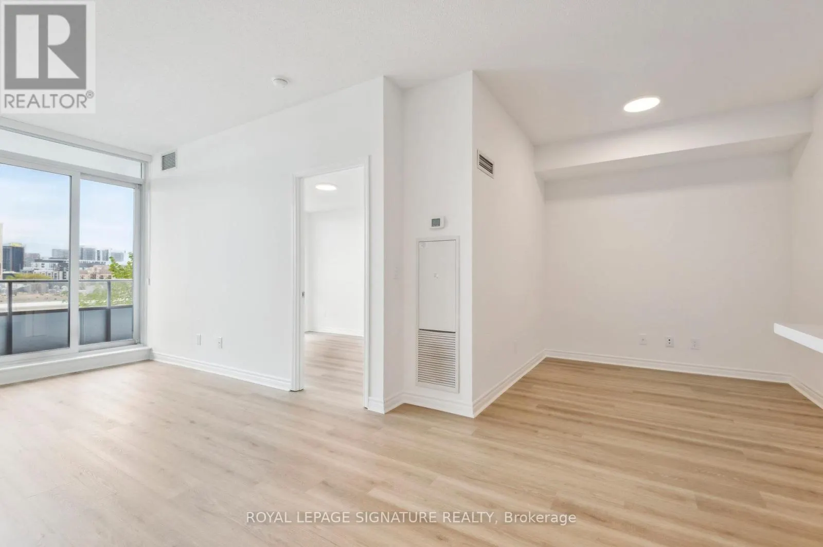 233 - 2885 BAYVIEW AVENUE