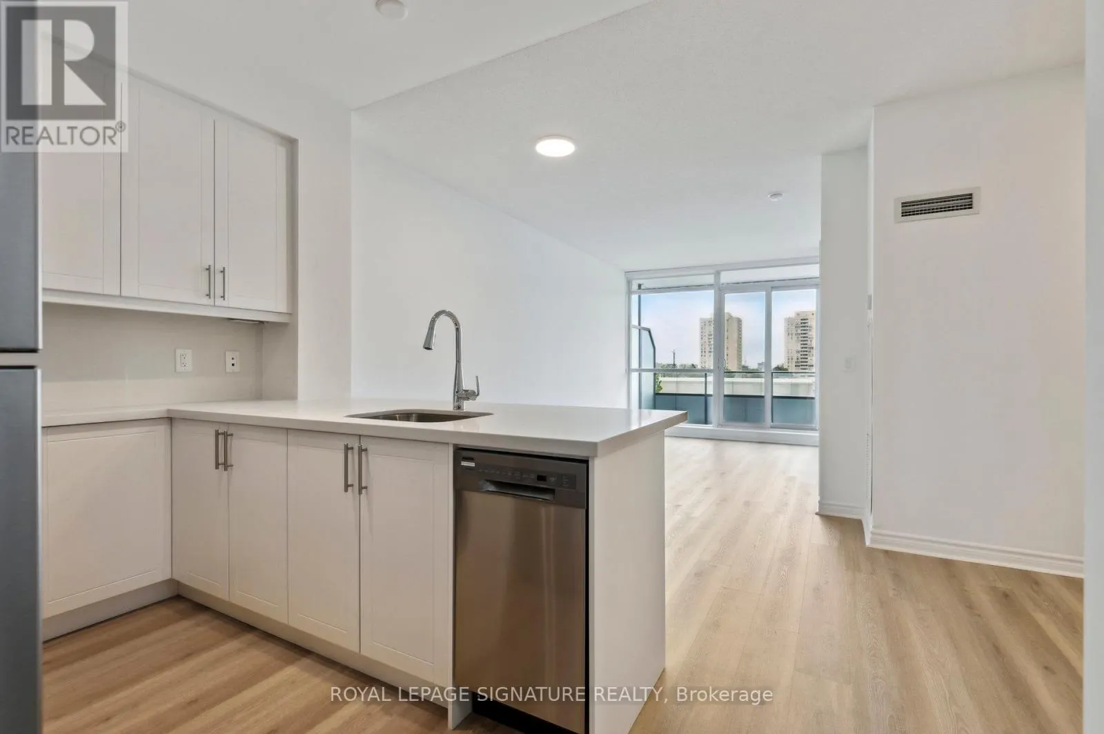 233 - 2885 BAYVIEW AVENUE