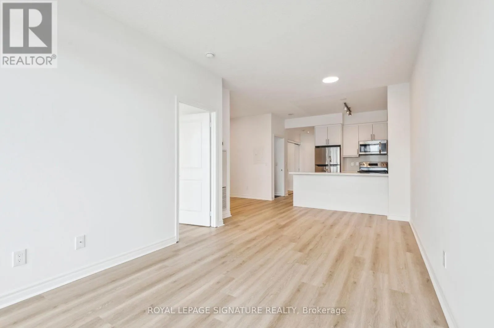 233 - 2885 BAYVIEW AVENUE