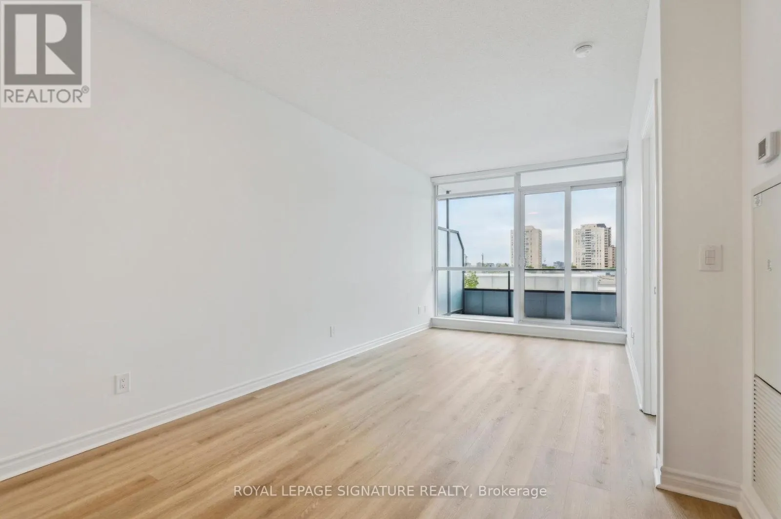 233 - 2885 BAYVIEW AVENUE