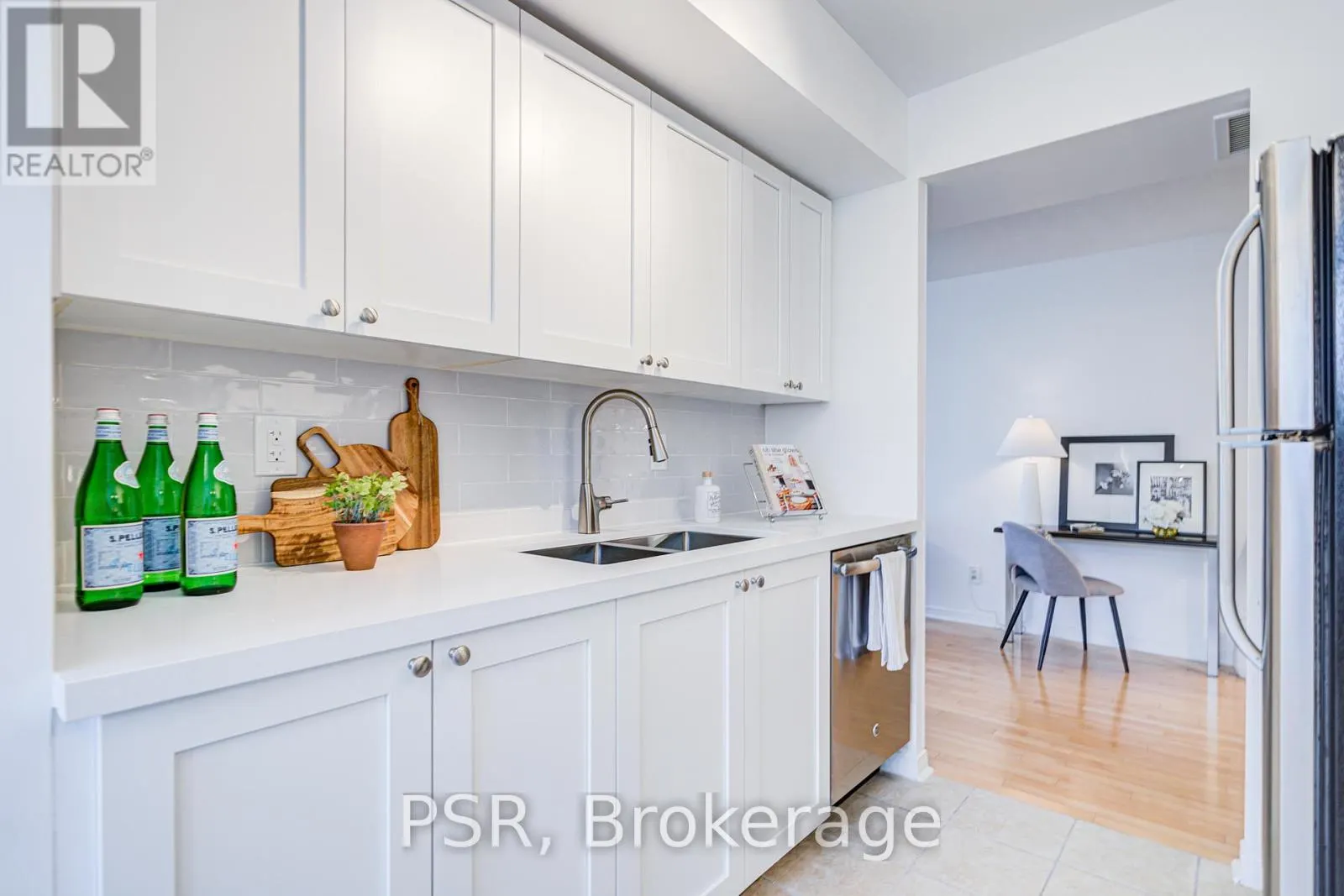 211 - 155 BEECROFT ROAD