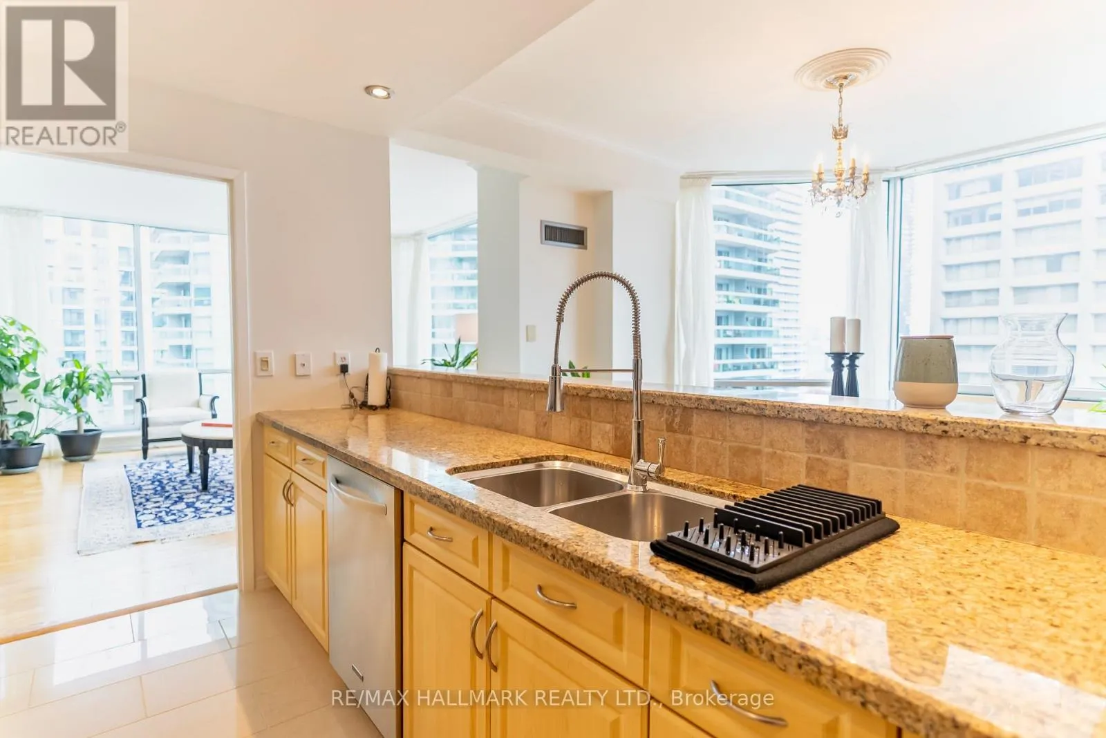 PH9 - 10 QUEENS QUAY W