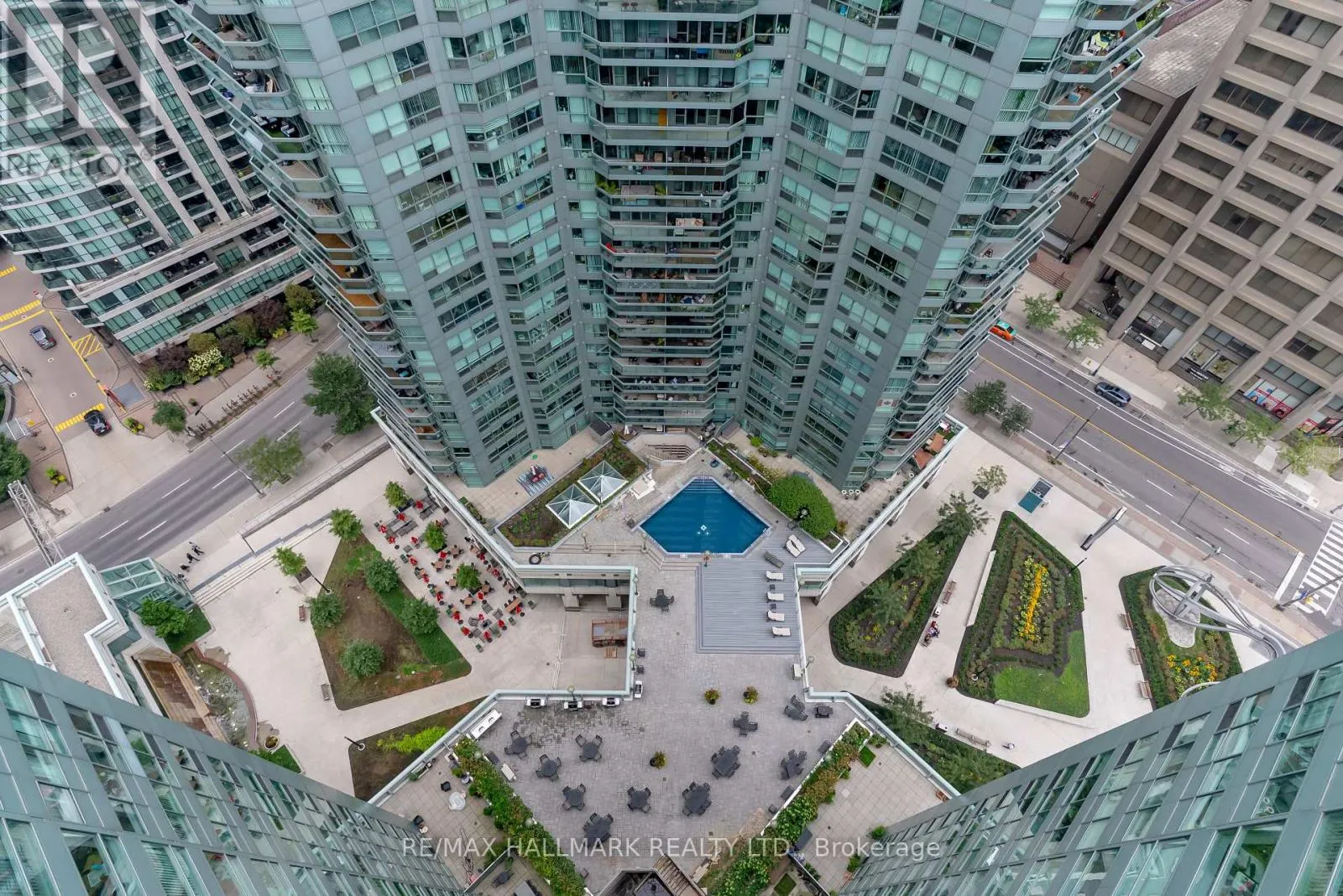 PH9 - 10 QUEENS QUAY W