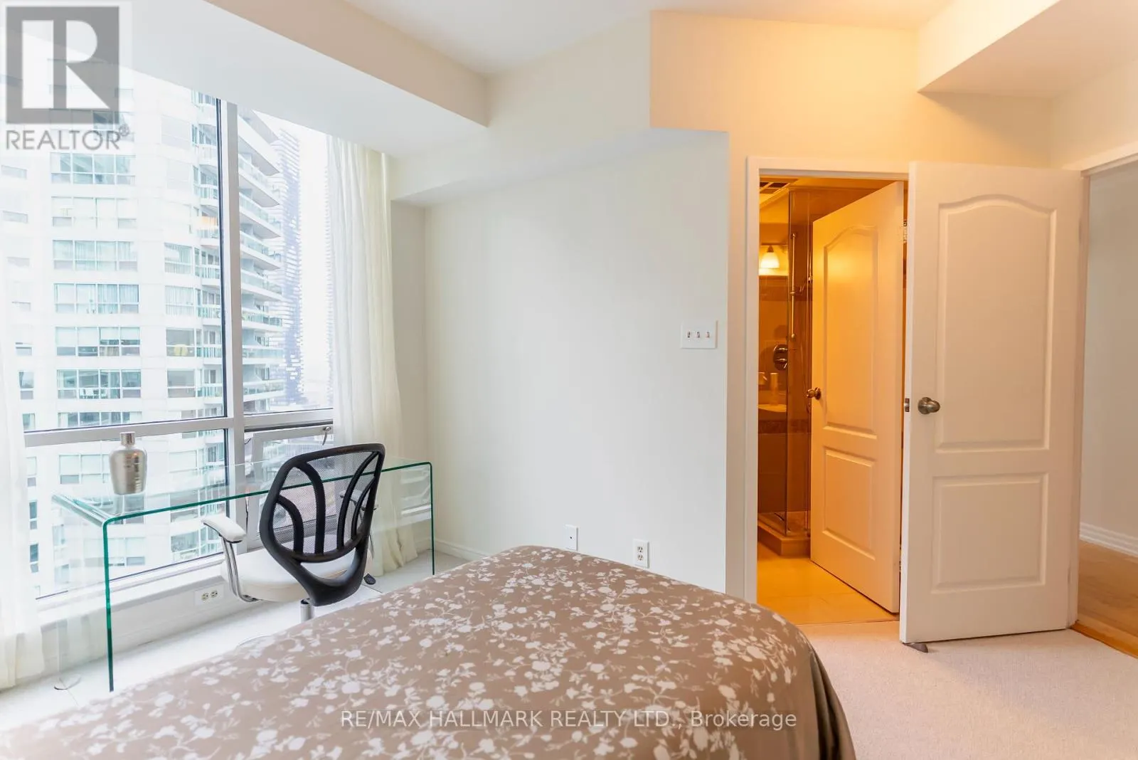 PH9 - 10 QUEENS QUAY W