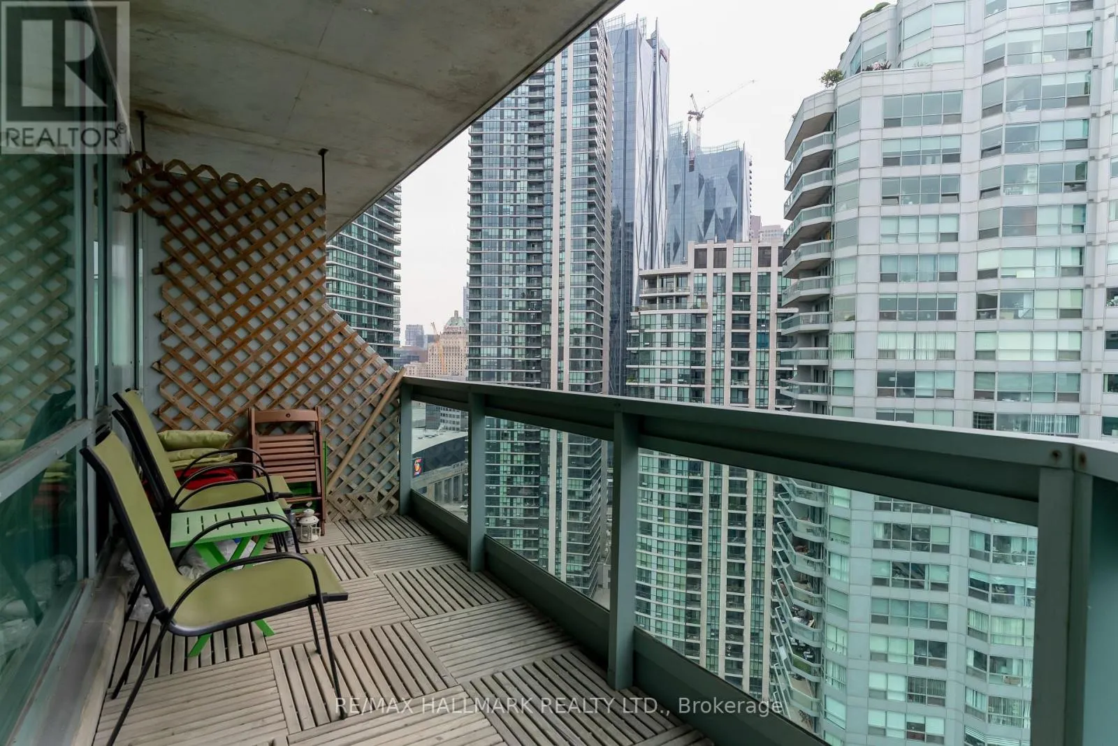 PH9 - 10 QUEENS QUAY W