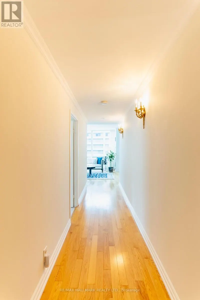 PH9 - 10 QUEENS QUAY W