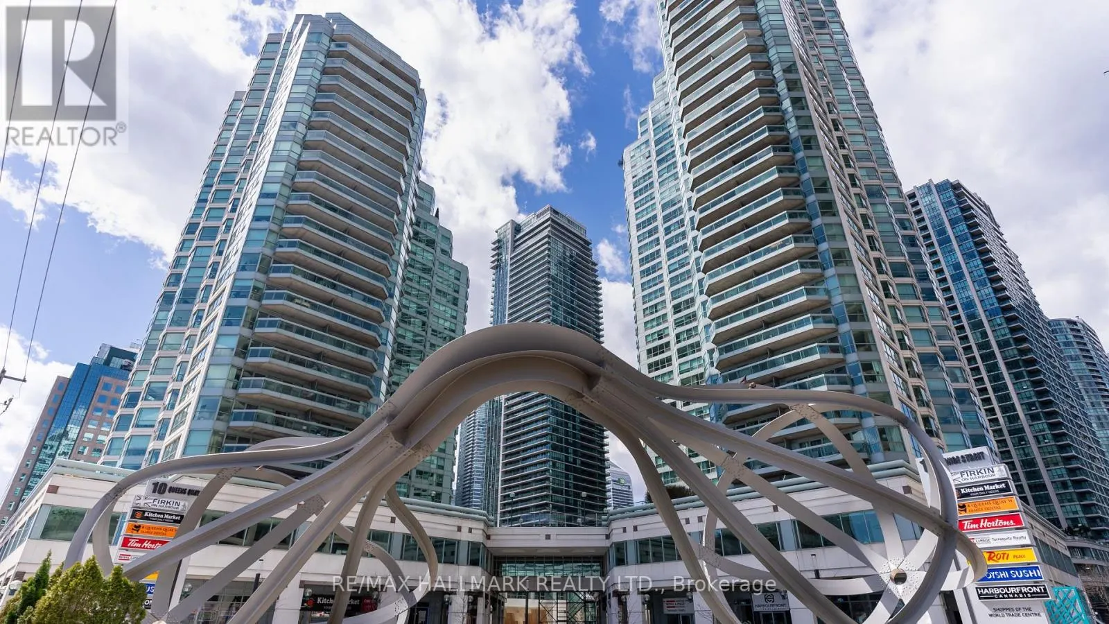 PH9 - 10 QUEENS QUAY W