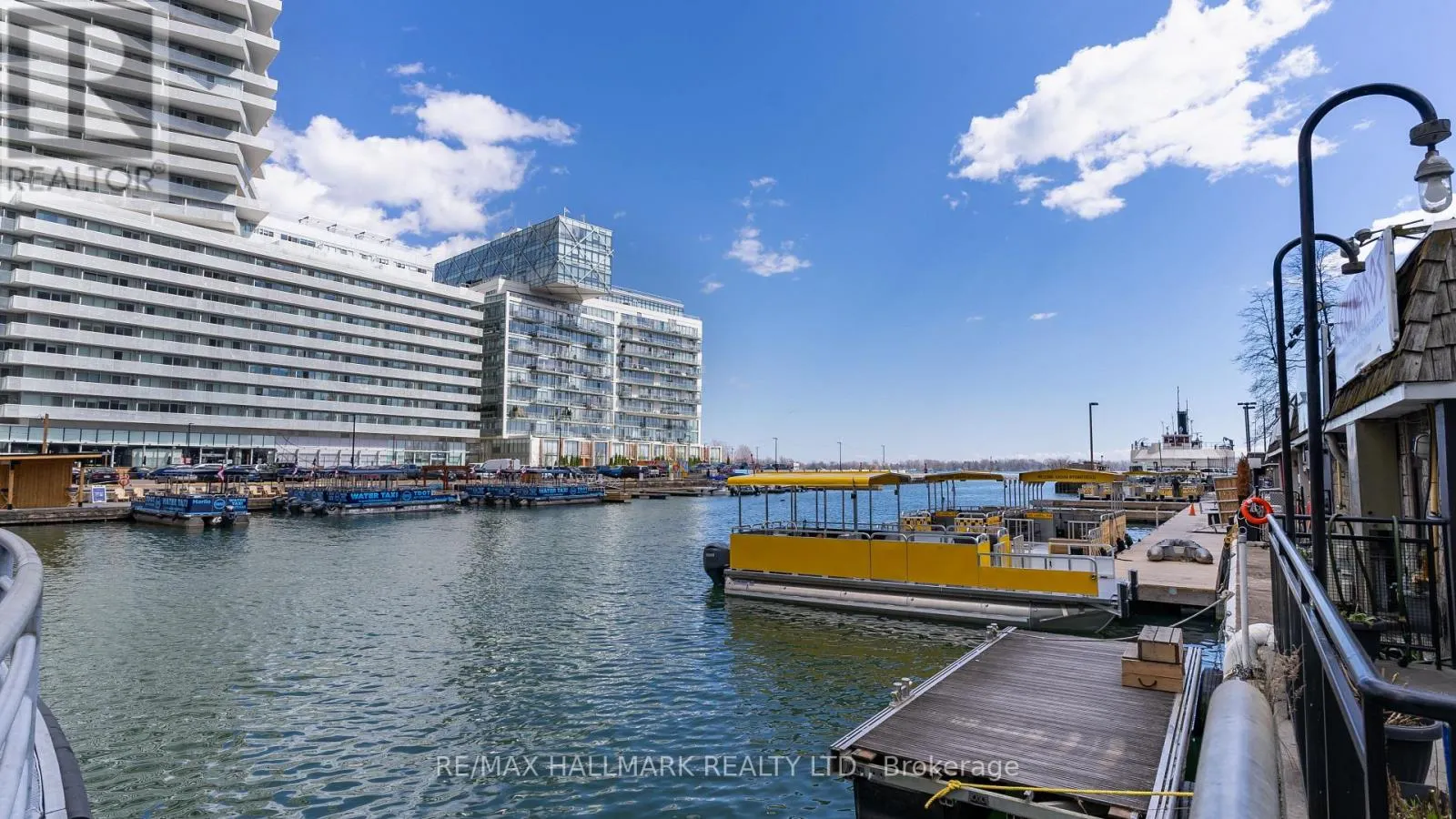 PH9 - 10 QUEENS QUAY W