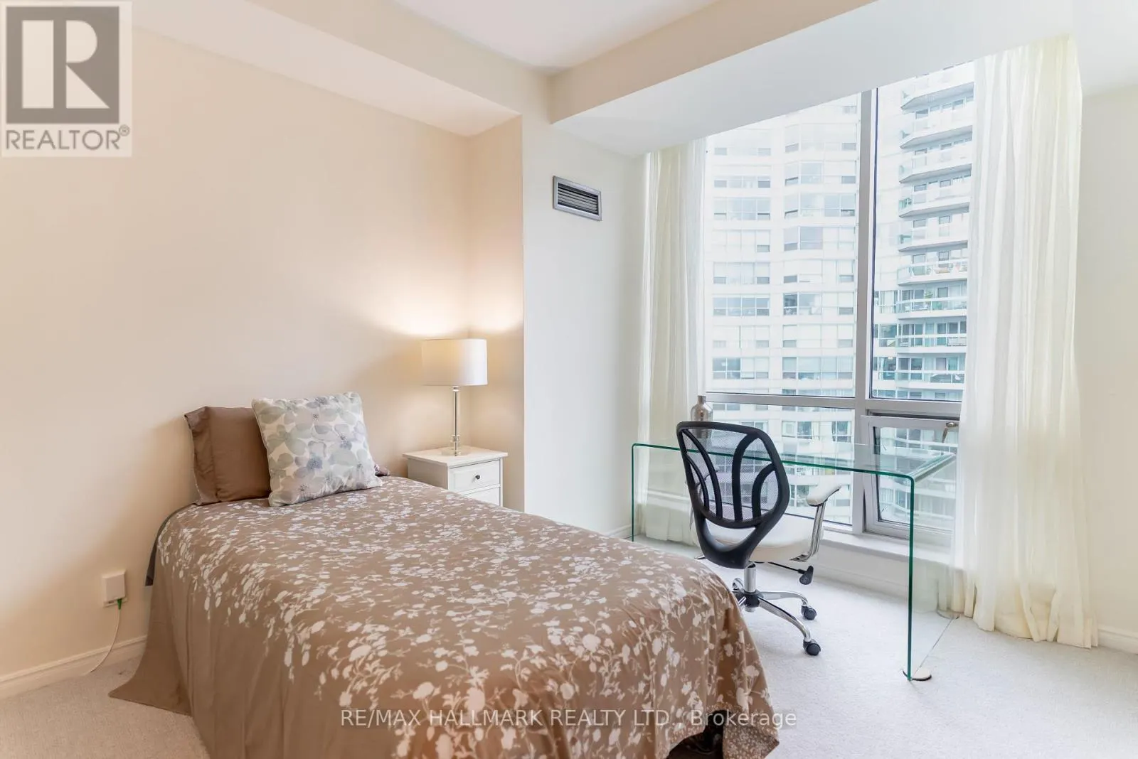 PH9 - 10 QUEENS QUAY W
