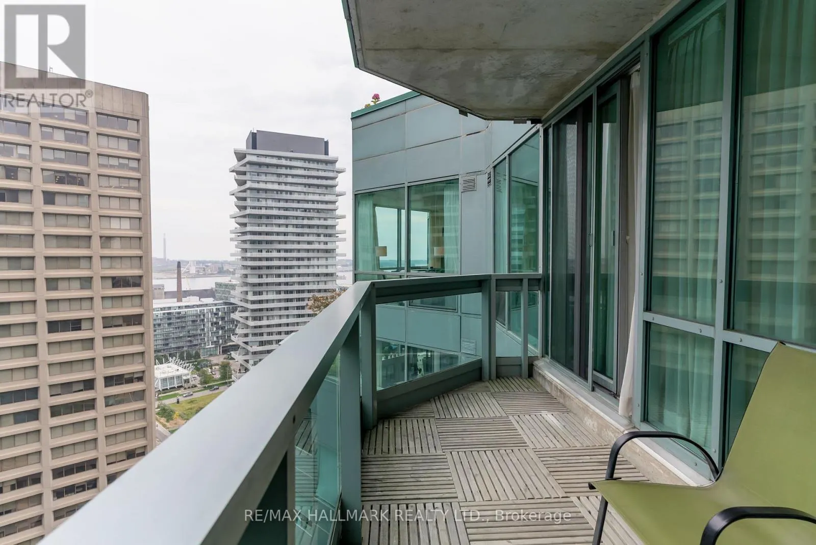 PH9 - 10 QUEENS QUAY W