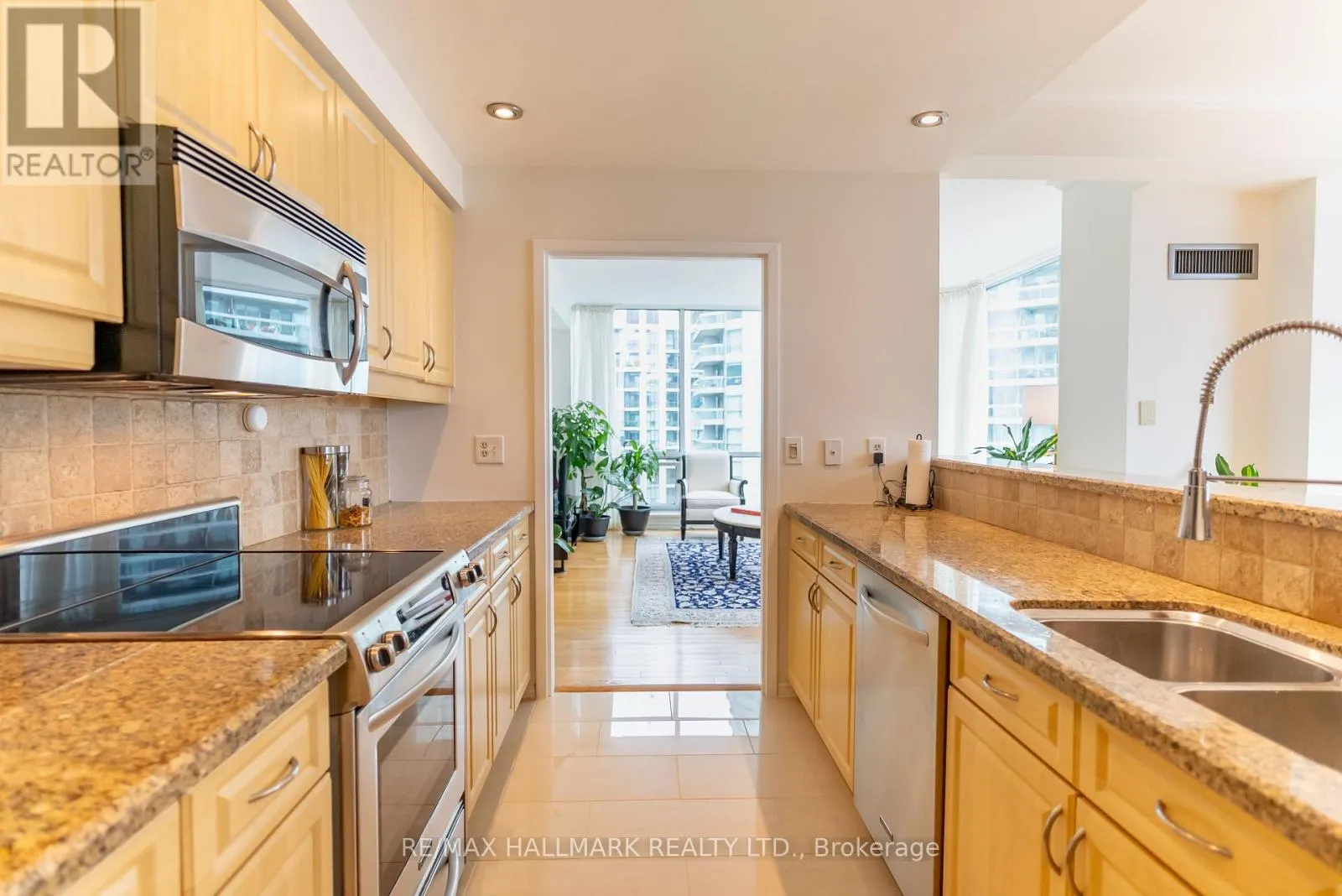 PH9 - 10 QUEENS QUAY W