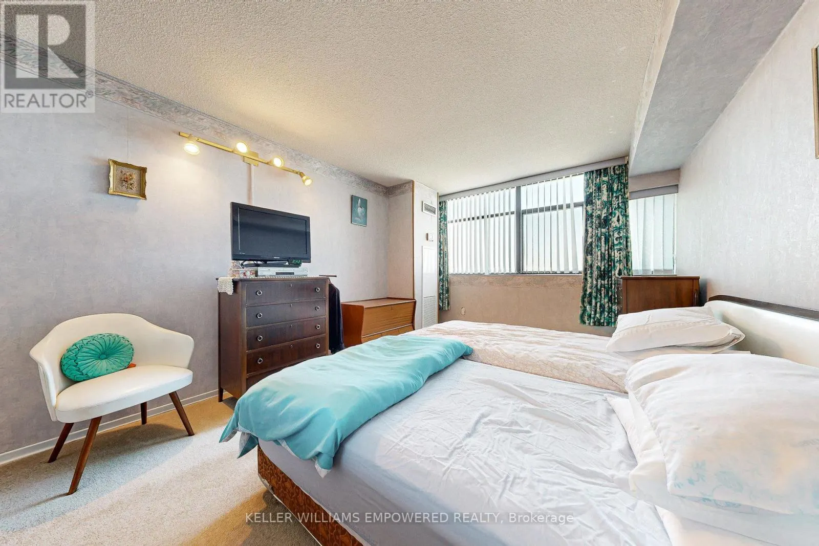 2307 - 100 ANTIBES DRIVE