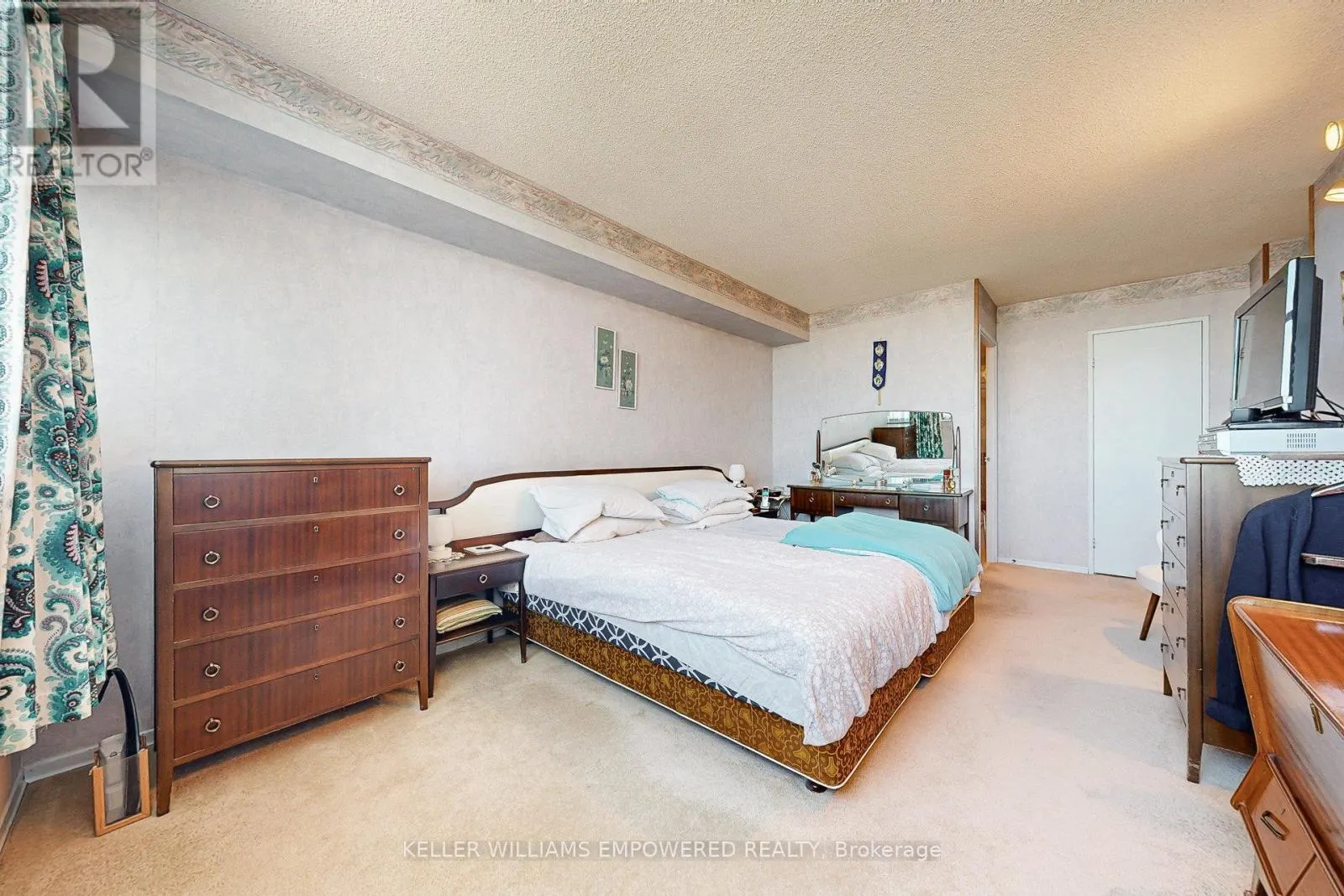 2307 - 100 ANTIBES DRIVE